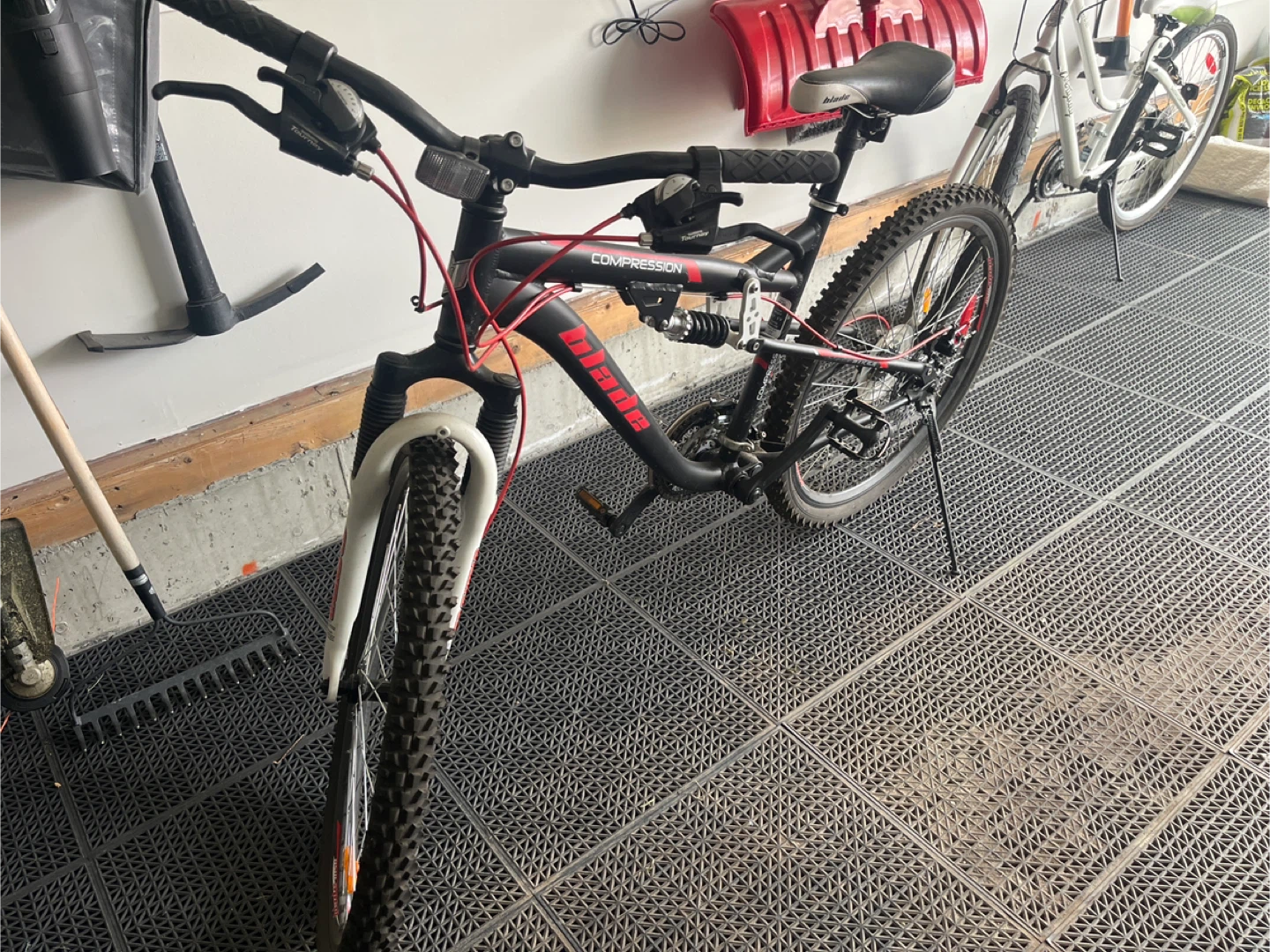 Blade Compression Mountain Bike - photo 2
