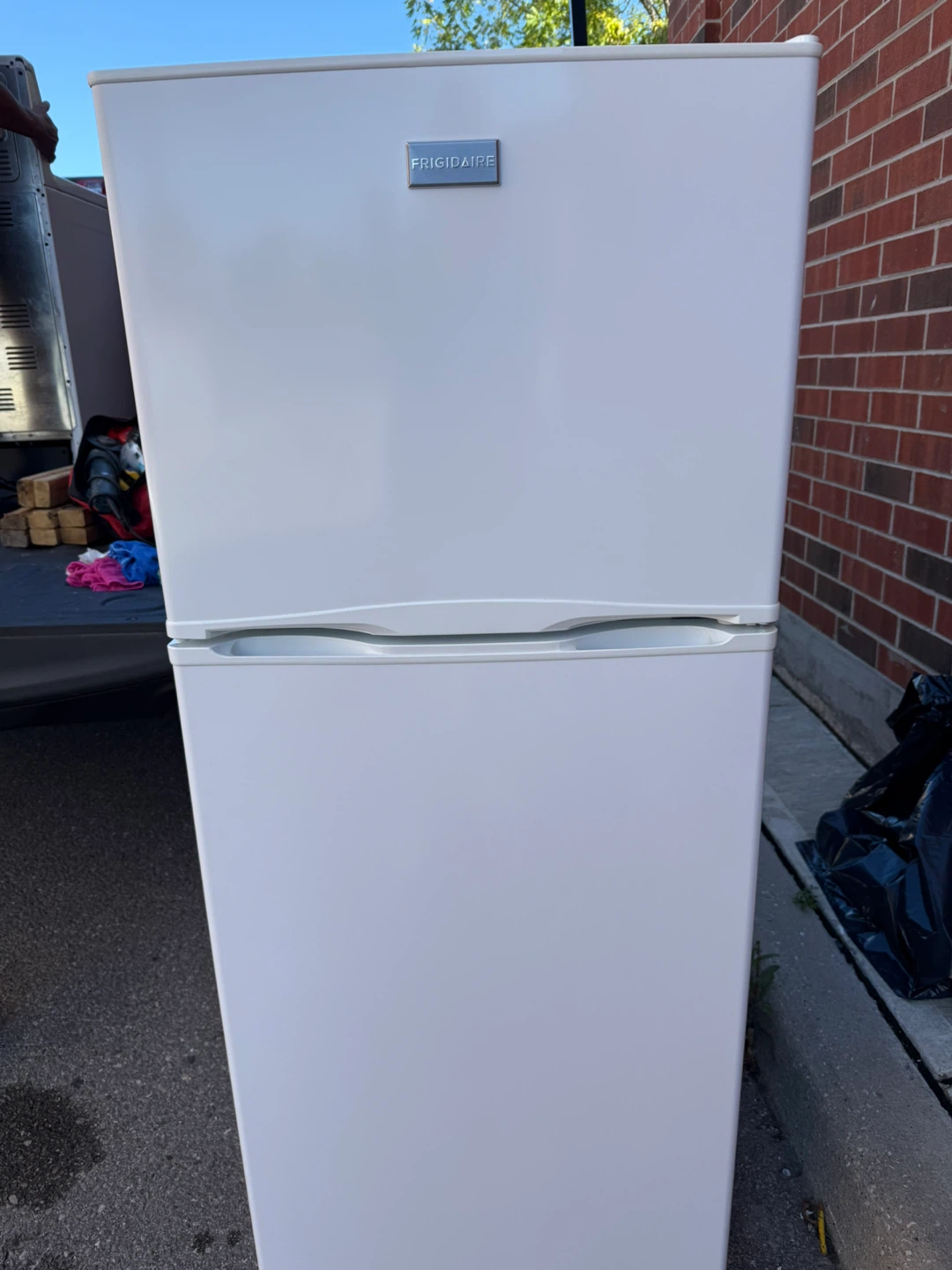 Frigidaire FFET1222QW White Refrigerator