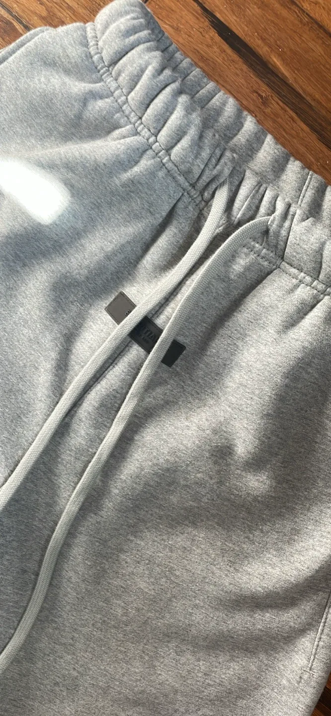 Dark oatmeal essentials pants image indicator(3)