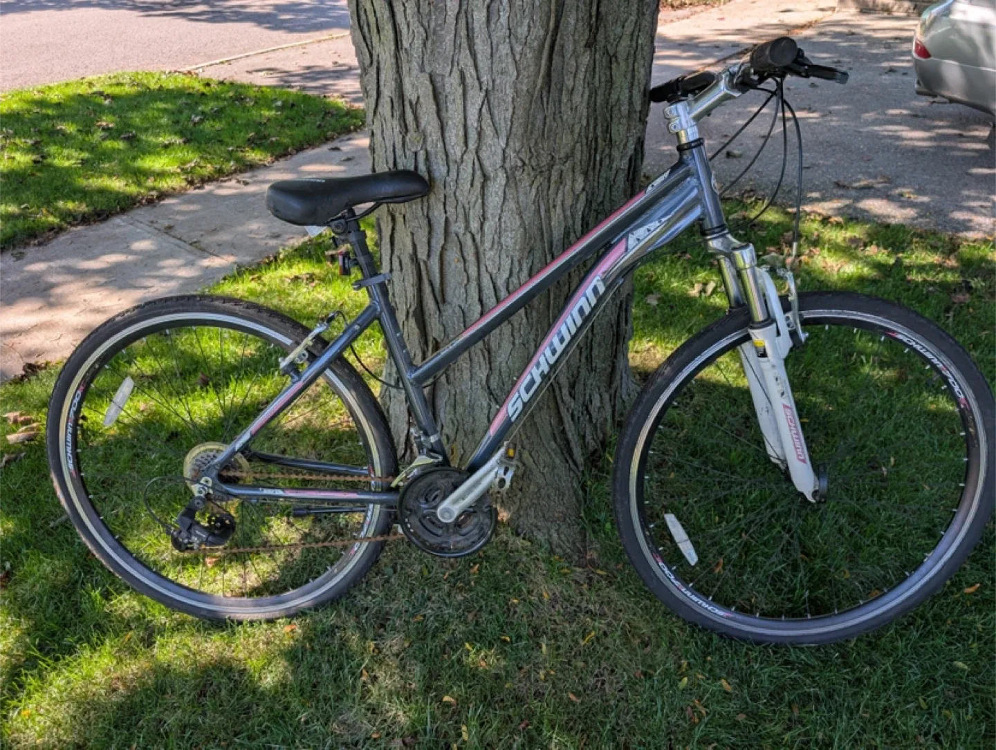 Schwinn 700C Hybrid Bike thumbnail