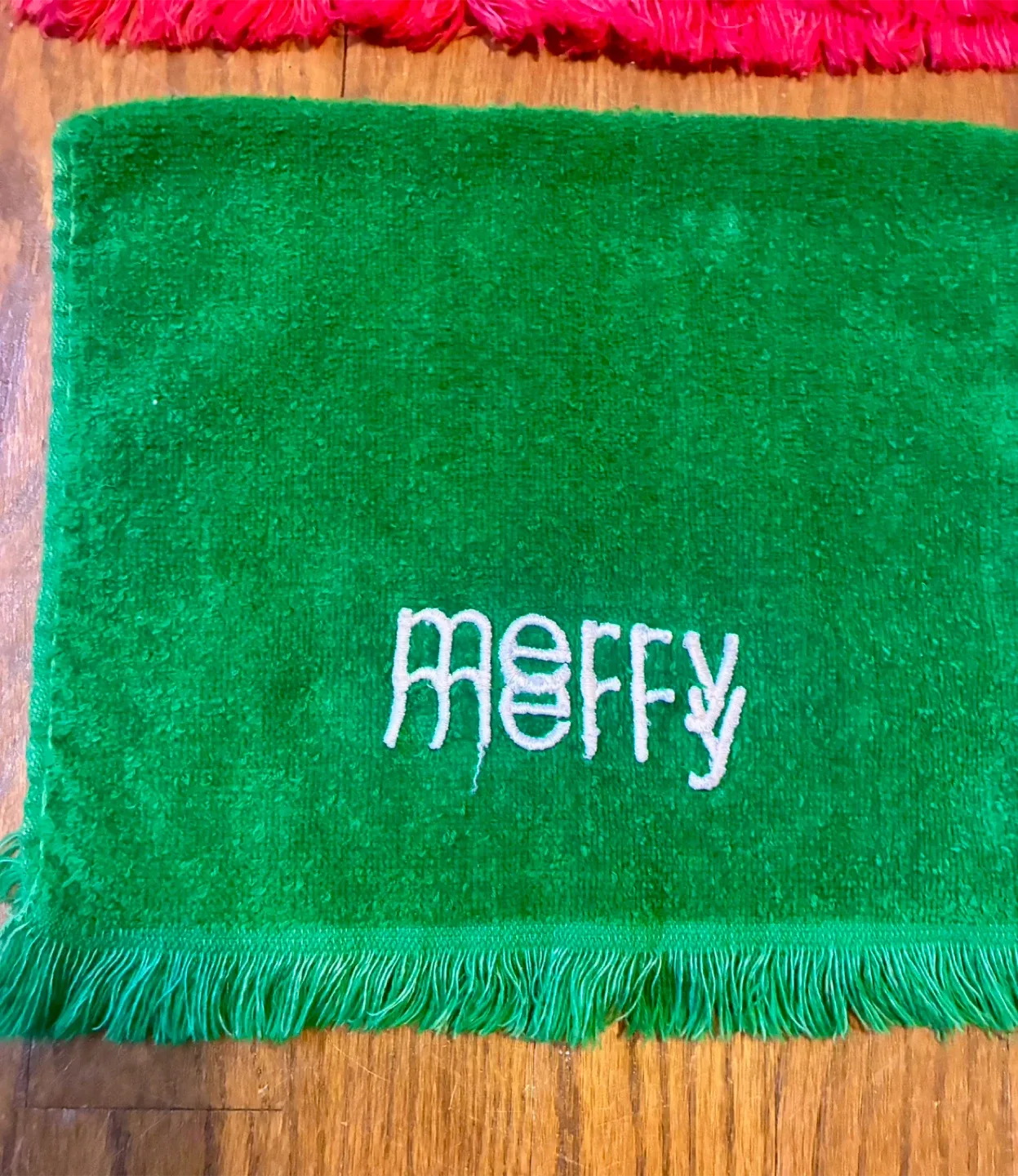 Set of 4 Christmas Hand Towels - Red & Green image indicator(3)