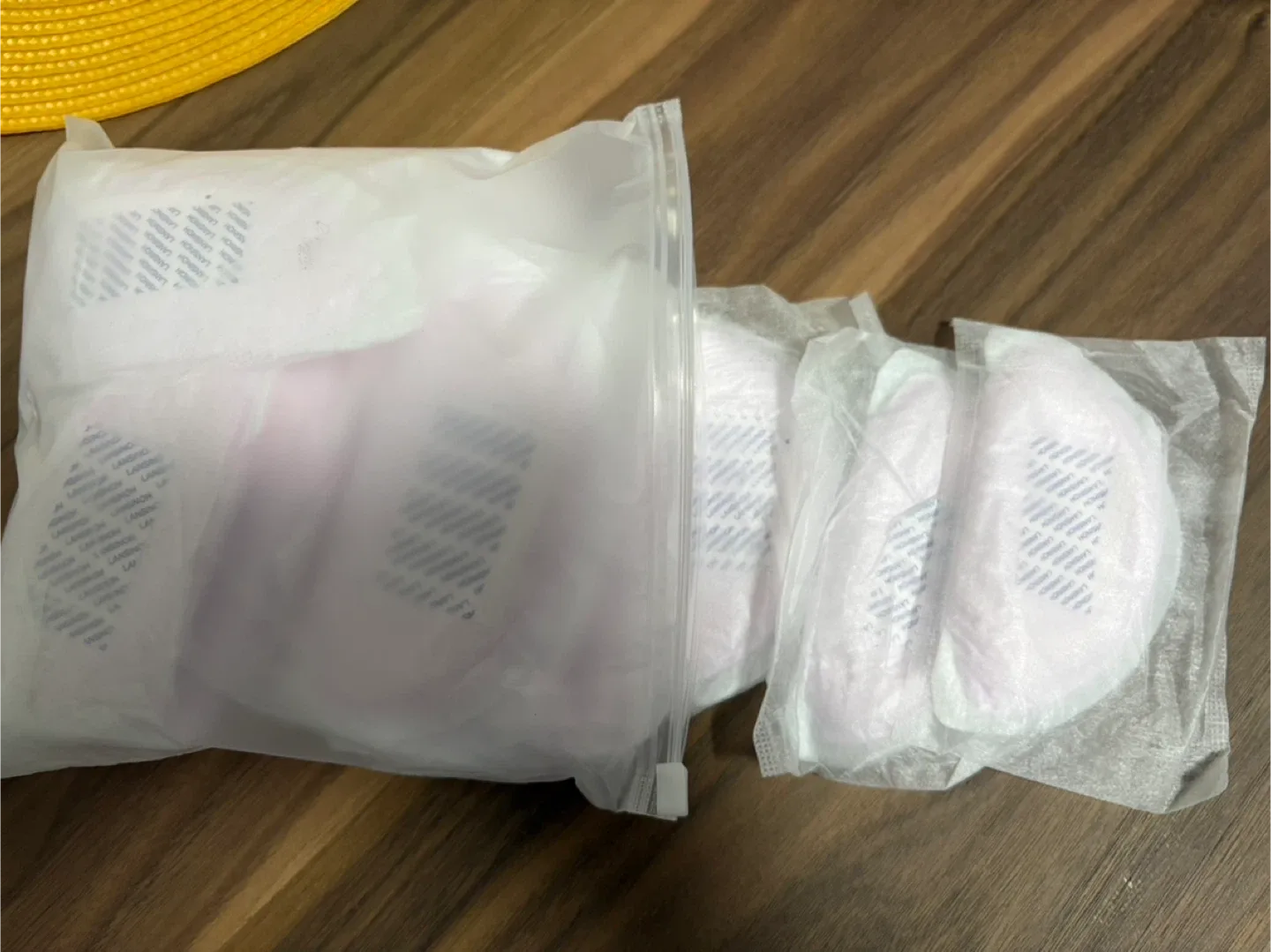 Lansinoh Stay Dry Disposable Nursing Pads, 100 Count image indicator(2)