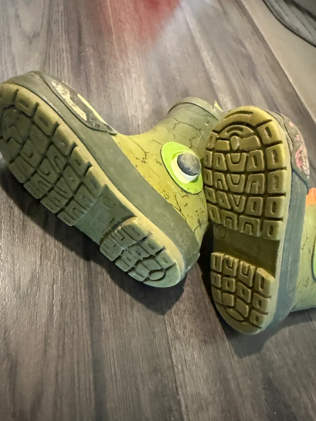 Kids Green Dinosaur Rain Boots size 6 image indicator(3)