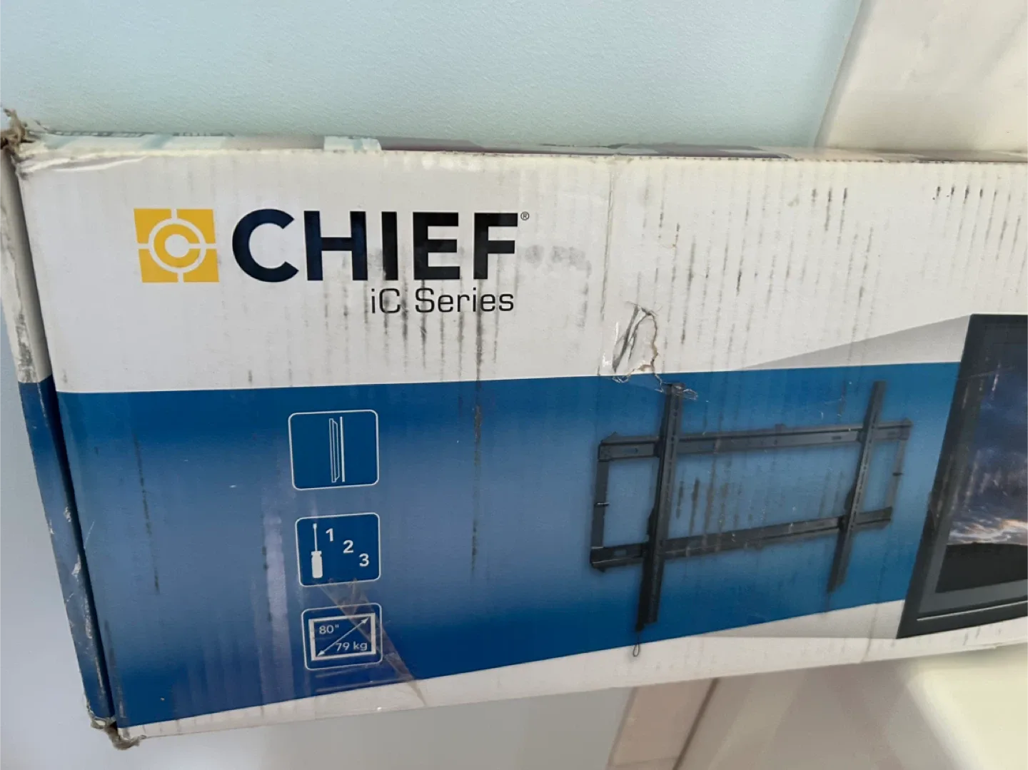 Chief IC Series Low Profile Wall Mount 40-80" image indicator(2)