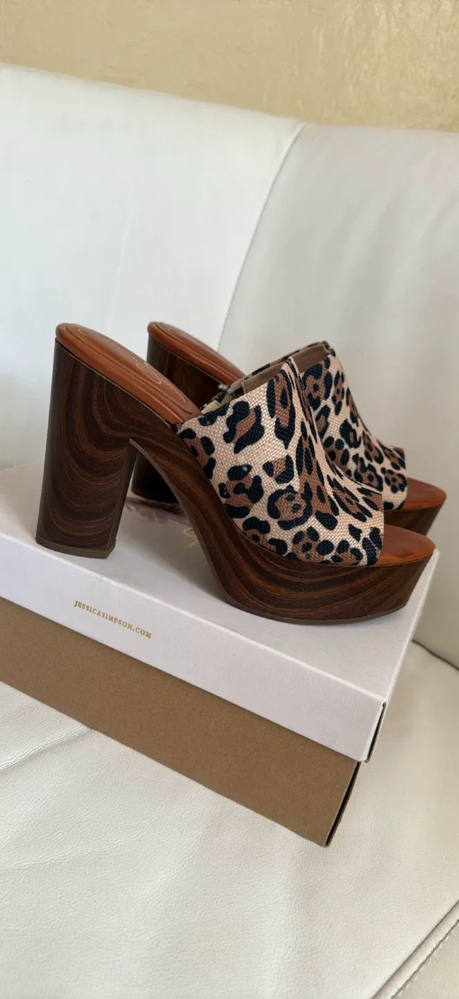 Jessica Simpson Shelbie Leopard Print Mules - Size 9.5 image indicator(3)