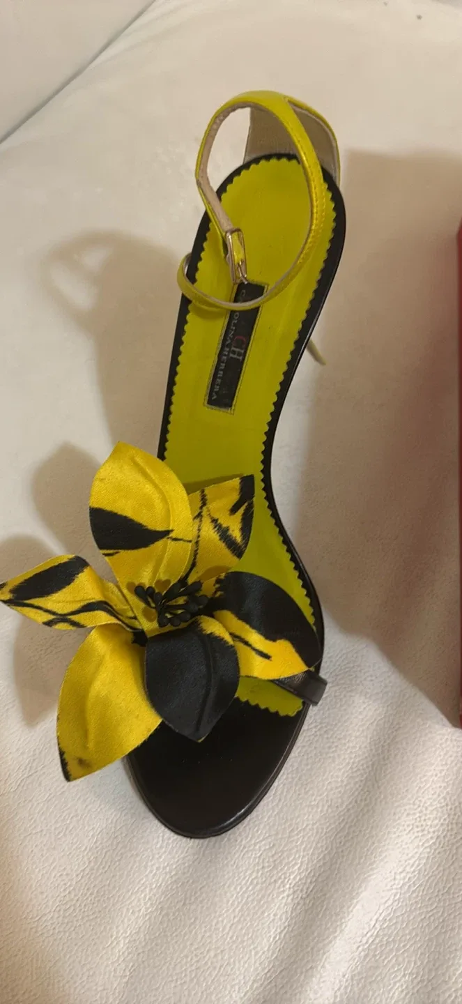 Carolina Herrera Yellow Floral Heels - Size 9 image indicator(4)
