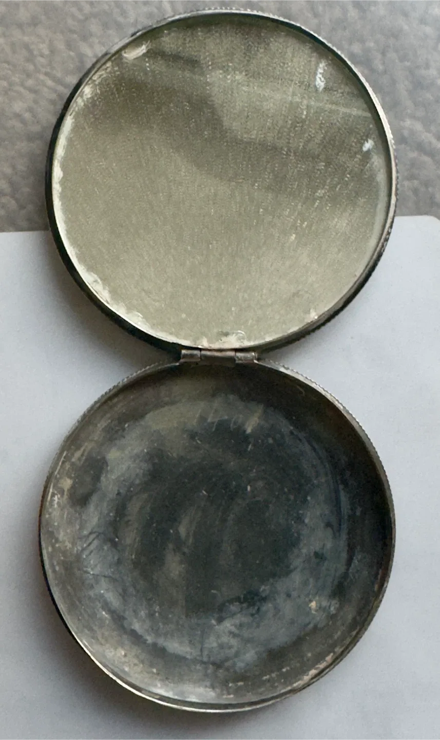 Vintage Silver Compact Mirror image indicator(3)