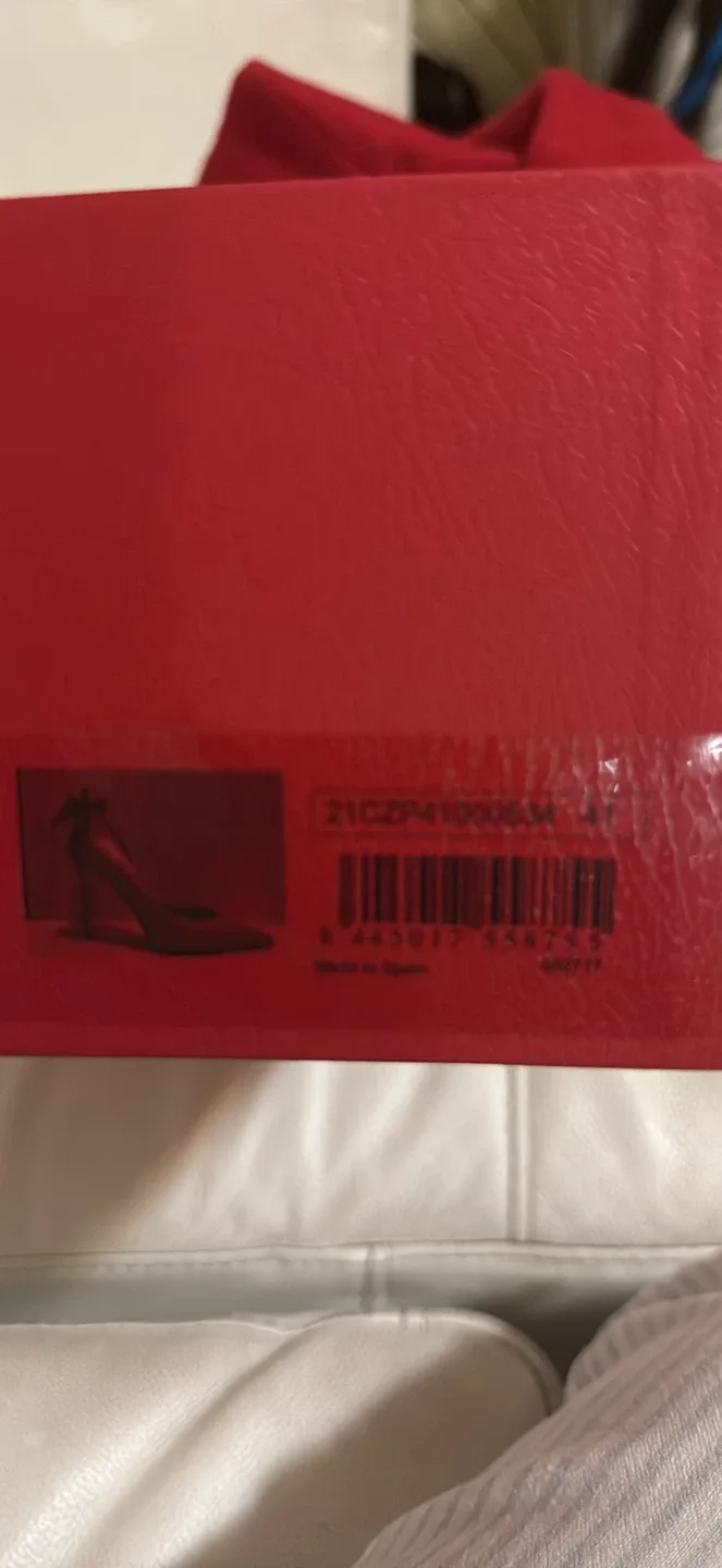 Carolina Herrera Pink Bow Heels image indicator(5)