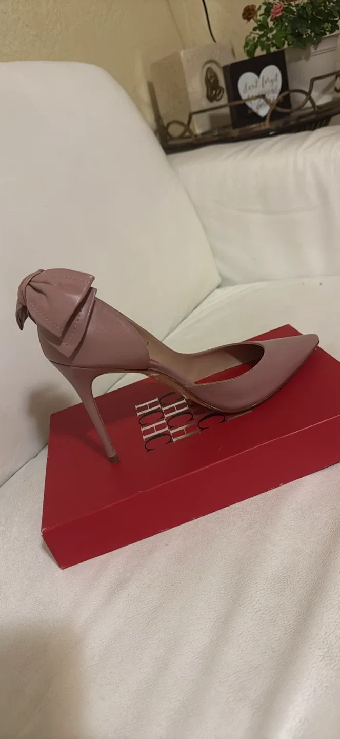 Carolina Herrera Pink Bow Heels image indicator(4)