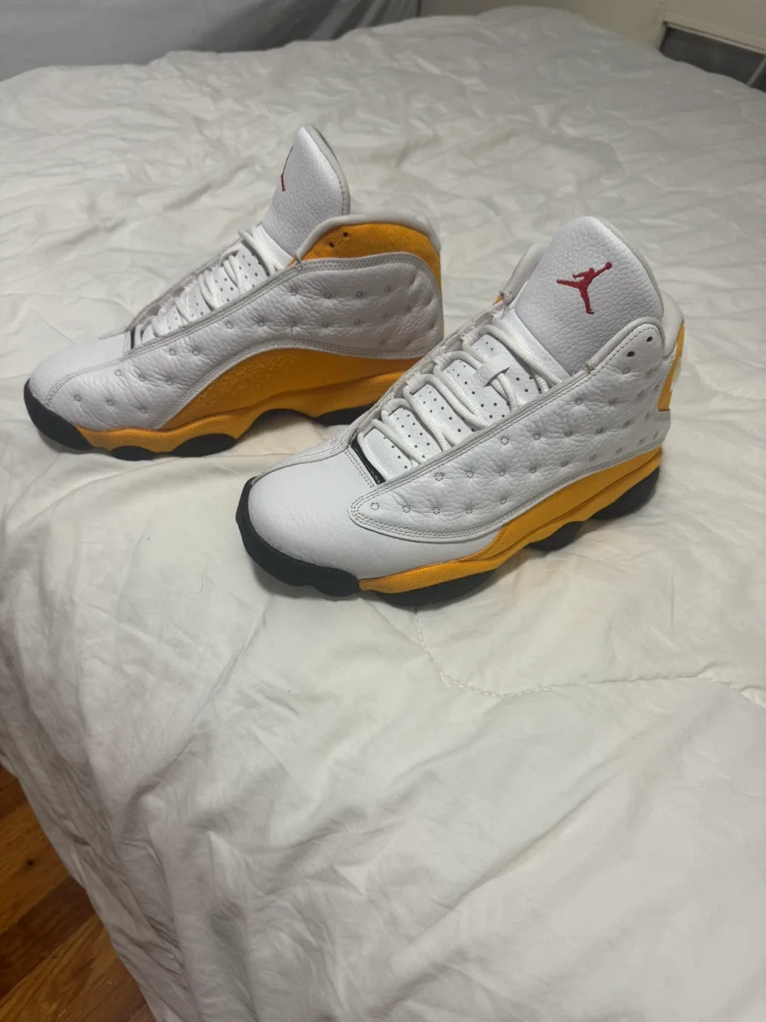 Air Jordan 13 Retro White/Yellow Size 9 image indicator(2)