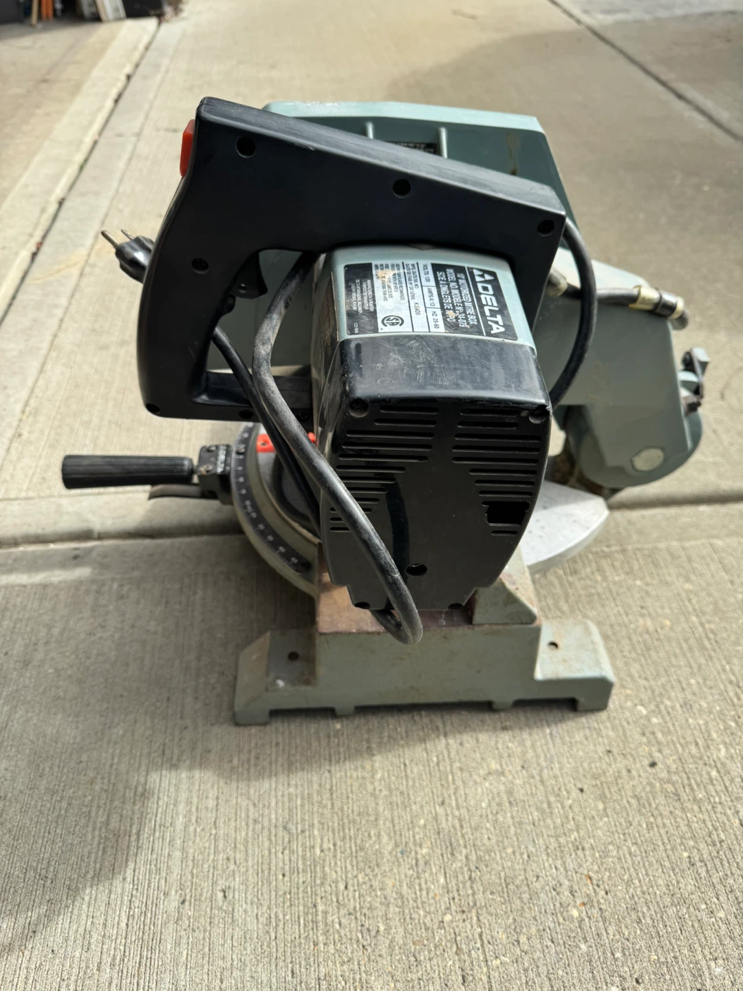 Delta 10" Motorized Mitre Box Saw 34-079 - photo 3