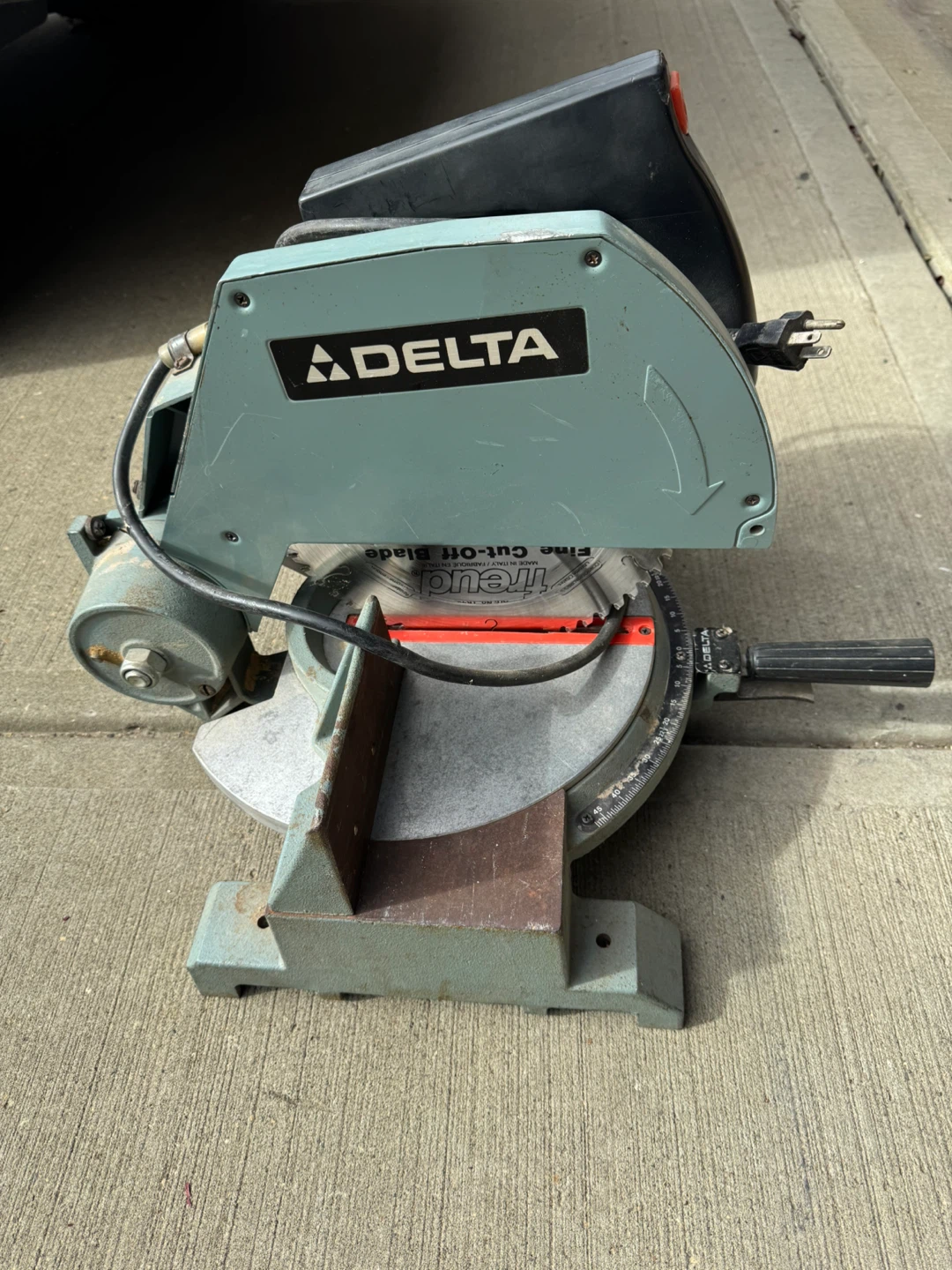 Delta 10" Motorized Mitre Box Saw 34-079 - photo 4
