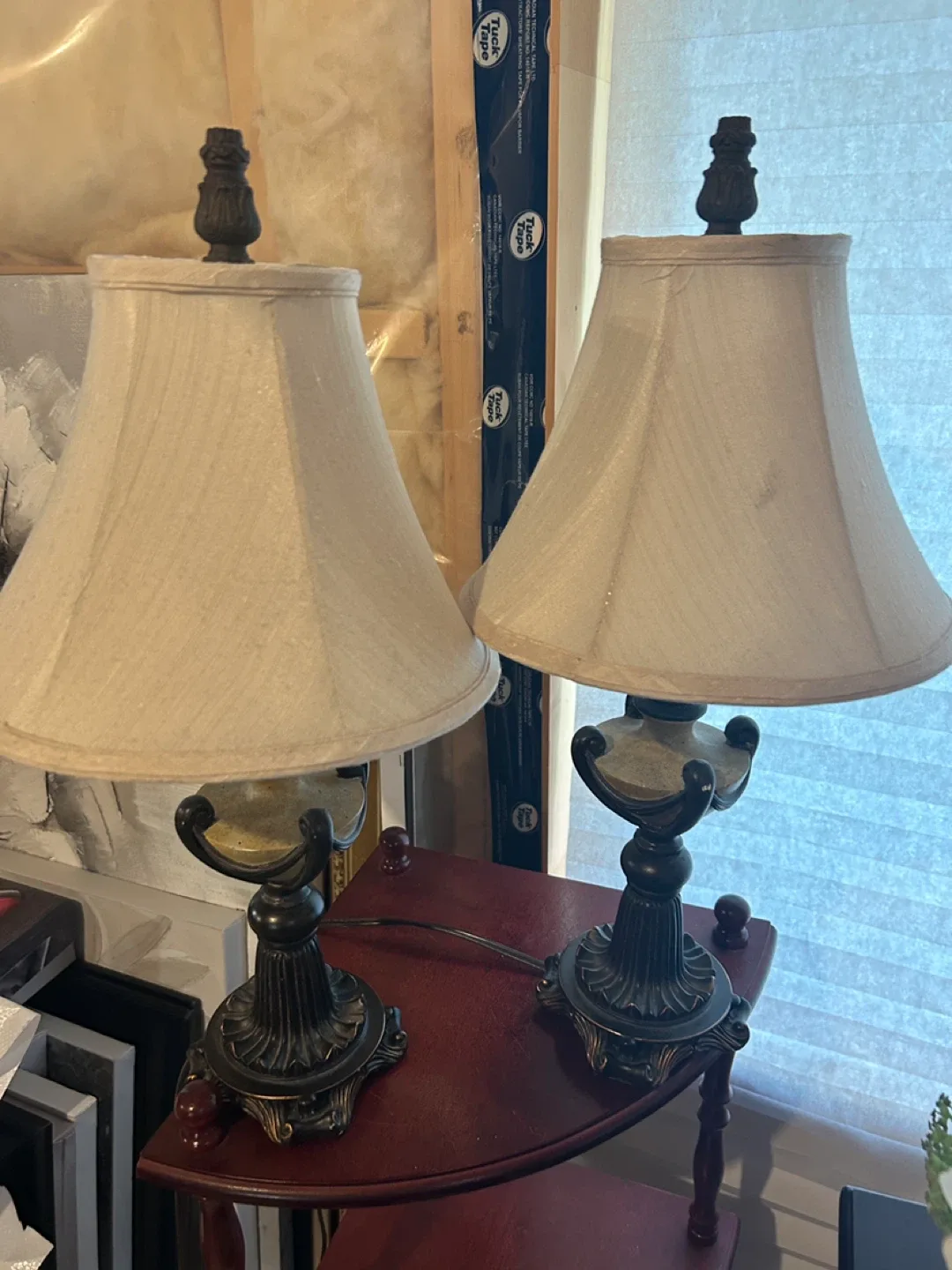 Assorted Home Decor Items image indicator(2)