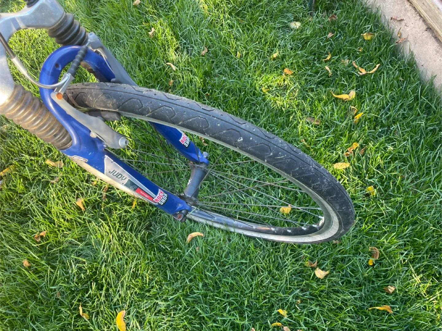 Trek 6500 Mountain Bike - Red/Blue image indicator(3)