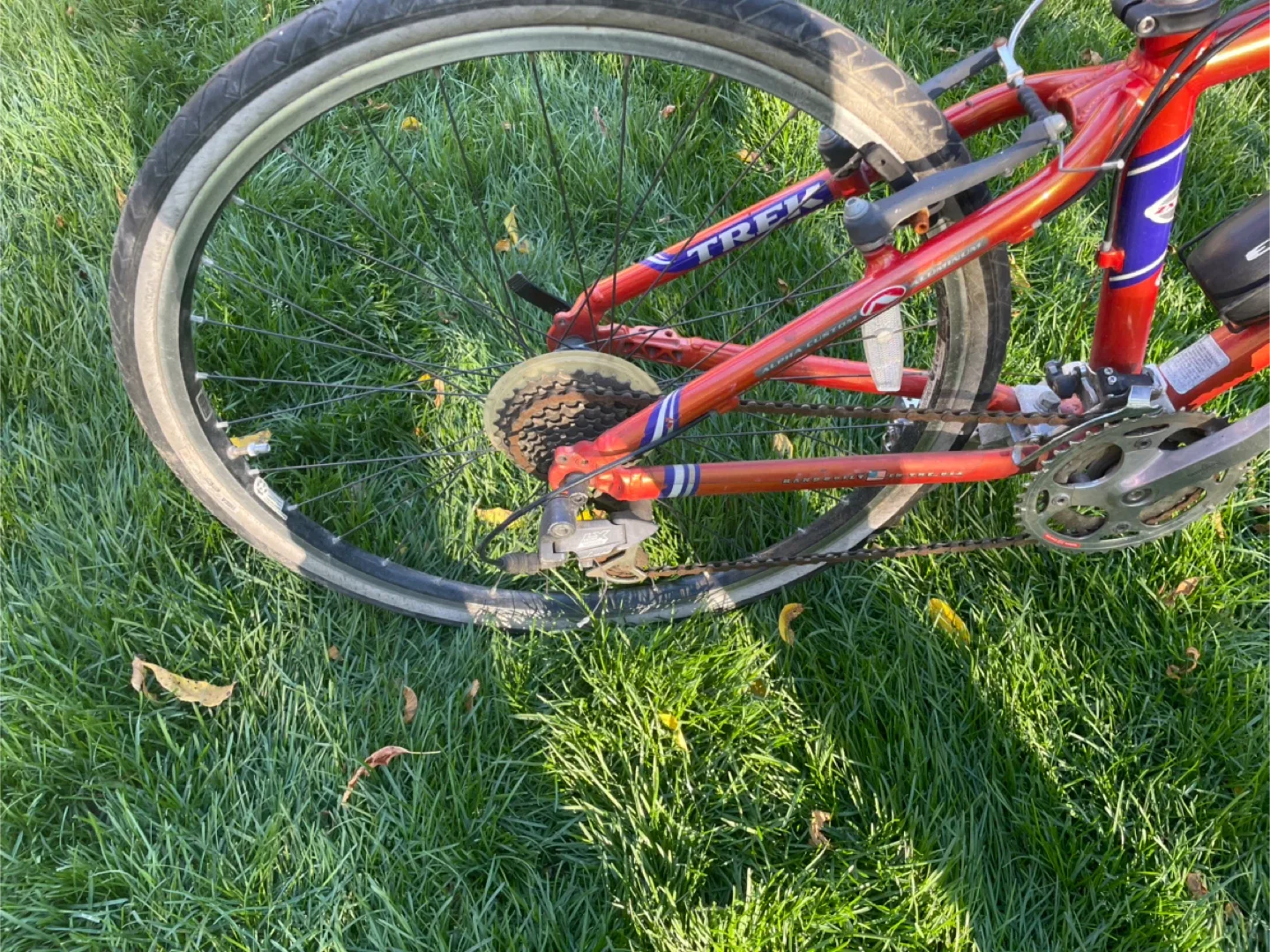 Trek 6500 Mountain Bike - Red/Blue image indicator(4)