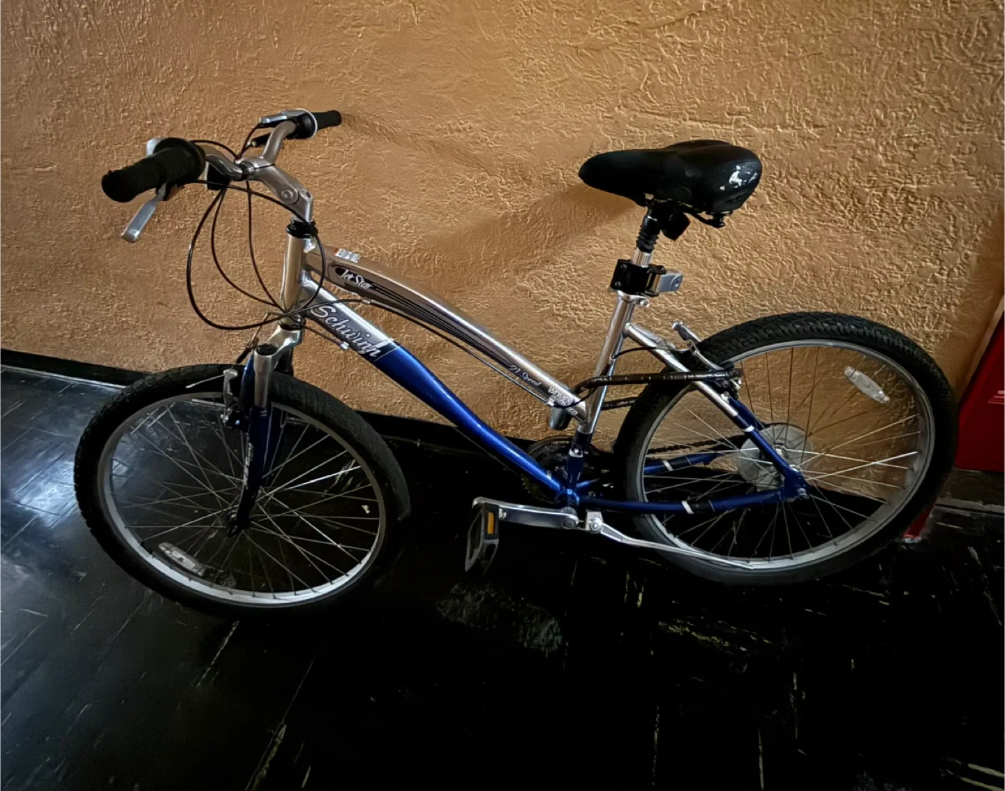 Schwinn Jet Star 21-Speed Bike image indicator(2)