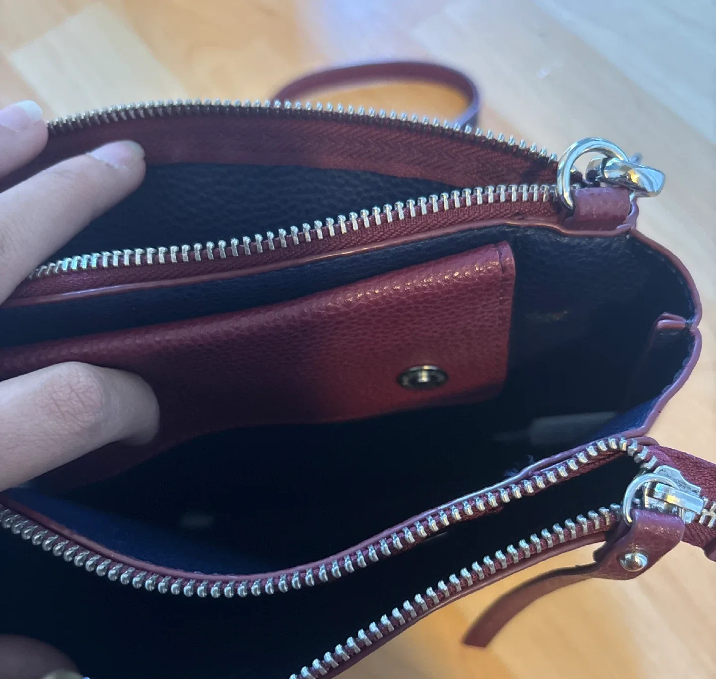 Tommy Hilfiger Crossbody Bag image indicator(3)