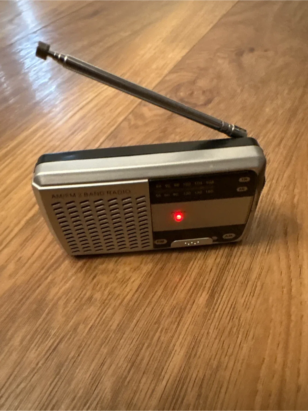 AM/FM 2 Band Radio with Manual image indicator(2)