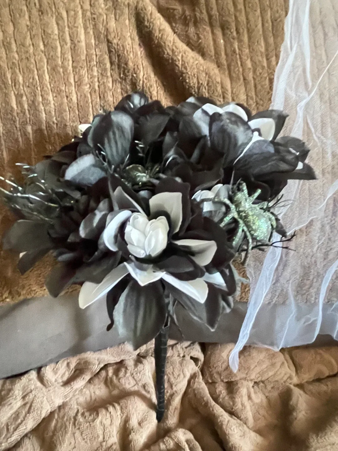 Halloween Wedding Dress, Bouquet & Veil image indicator(5)