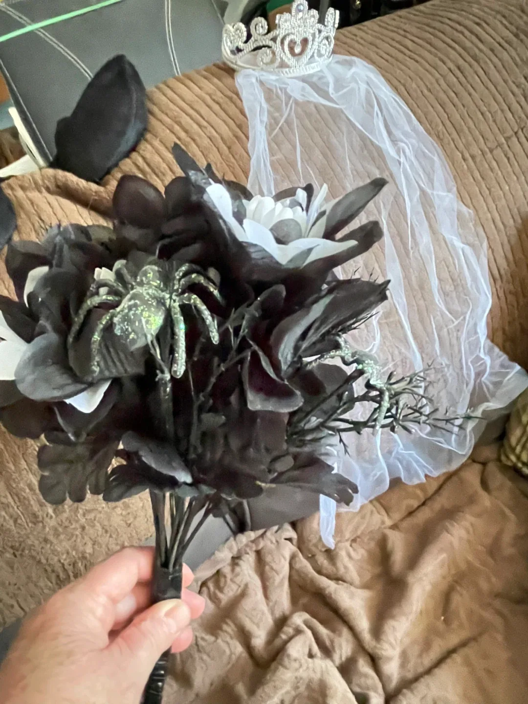 Halloween Wedding Dress, Bouquet & Veil image indicator(4)