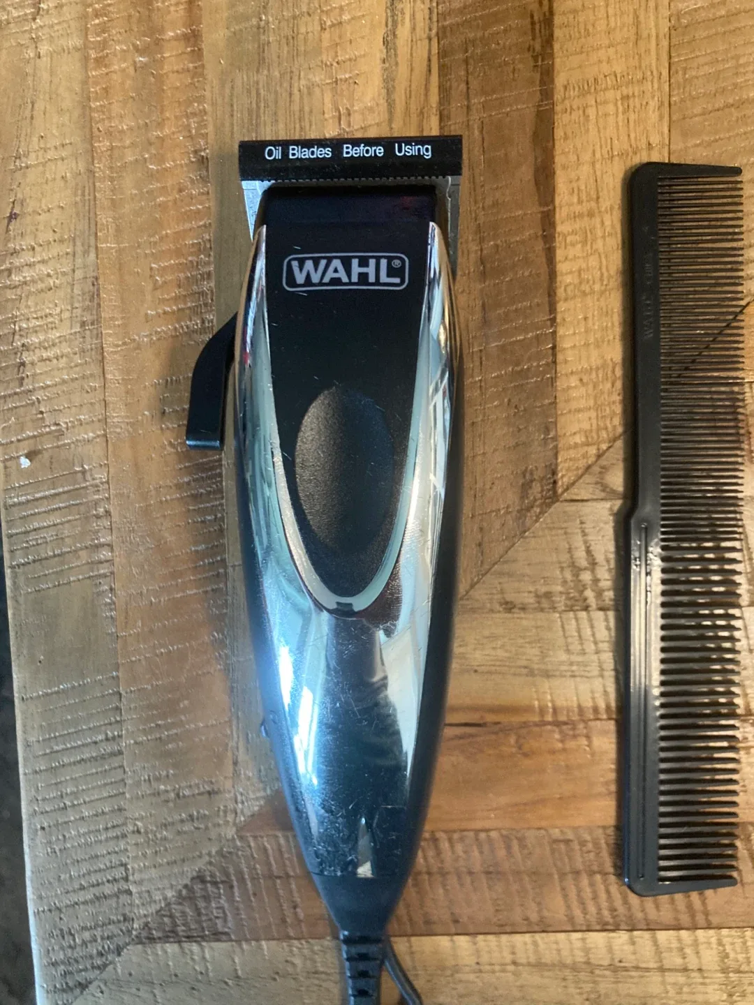 Wahl Hair Clipper Set w/ Attachments image indicator(2)