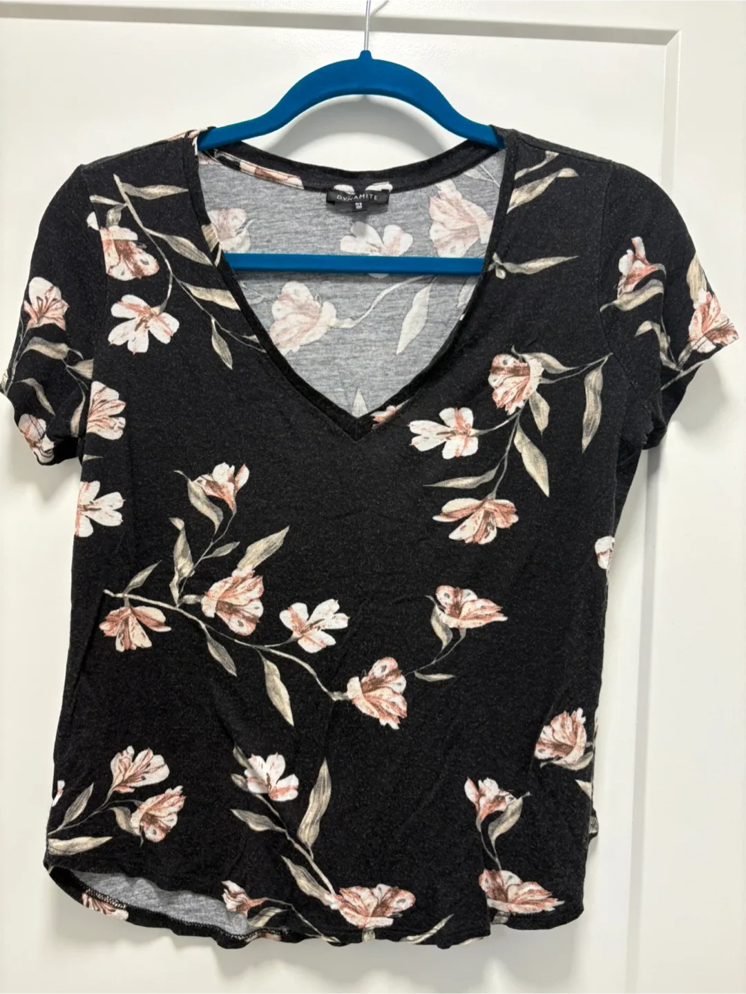 Dynamite Floral V-Neck Top - Size small thumbnail