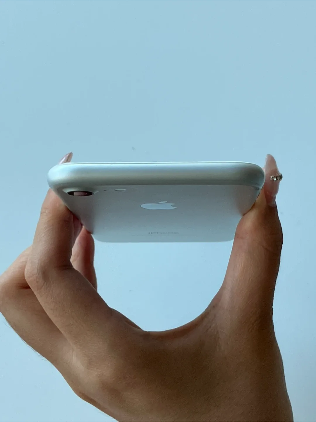 Apple iPhone 7 - Silver image indicator(5)