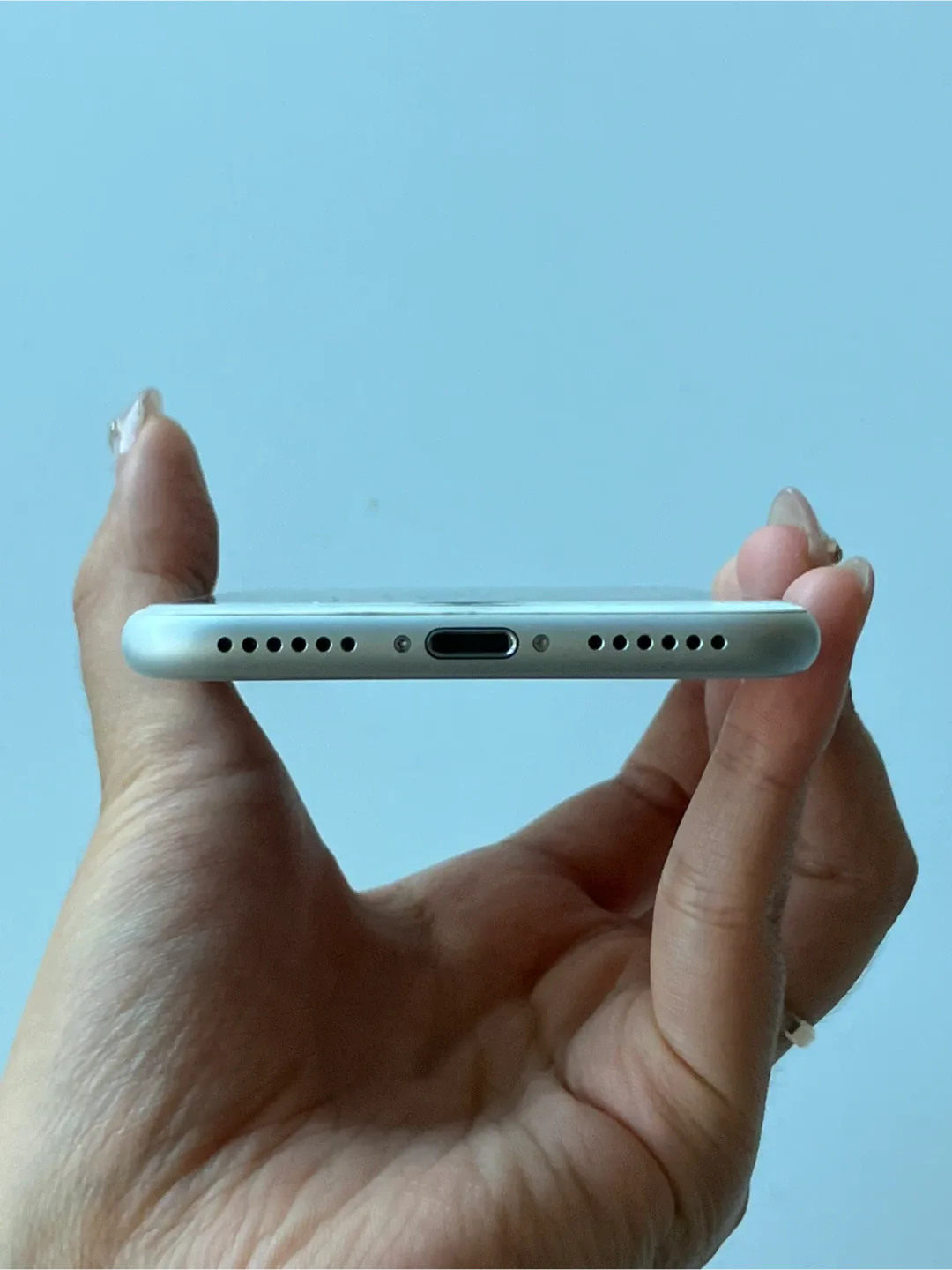 Apple iPhone 7 - Silver image indicator(4)