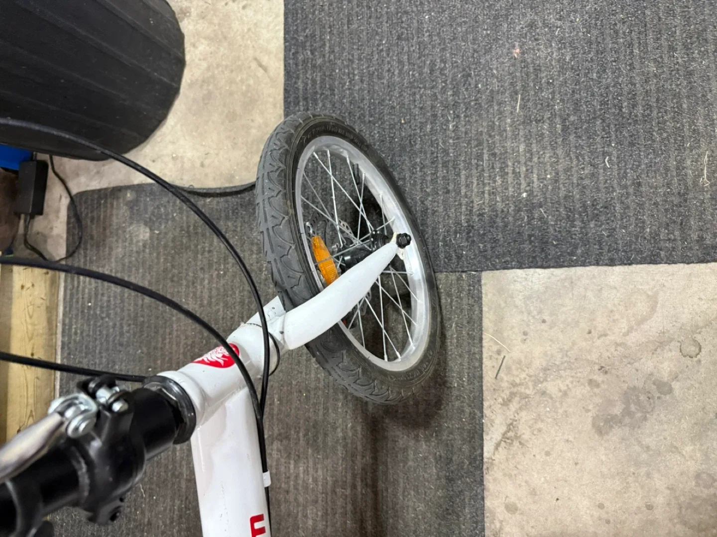 Sanhm Folding Bike - Compact & Portable image indicator(4)