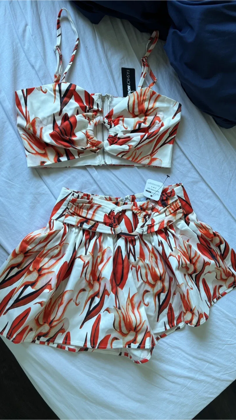 Fashion Nova - Delilah Floral Short Set | SOLD OUT Online! image indicator(2)