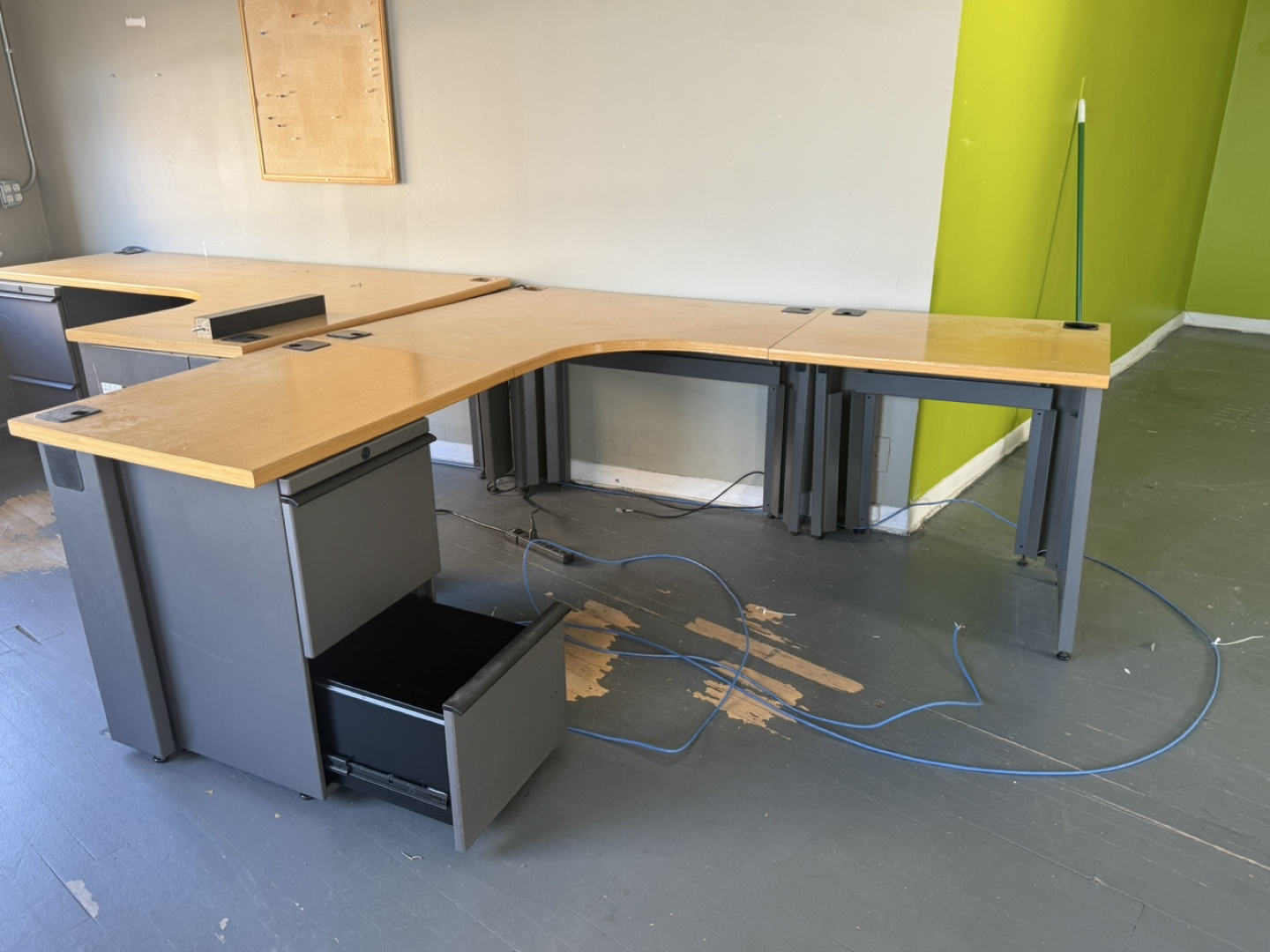 L-Shaped Office Desk with Drawers - photo 2