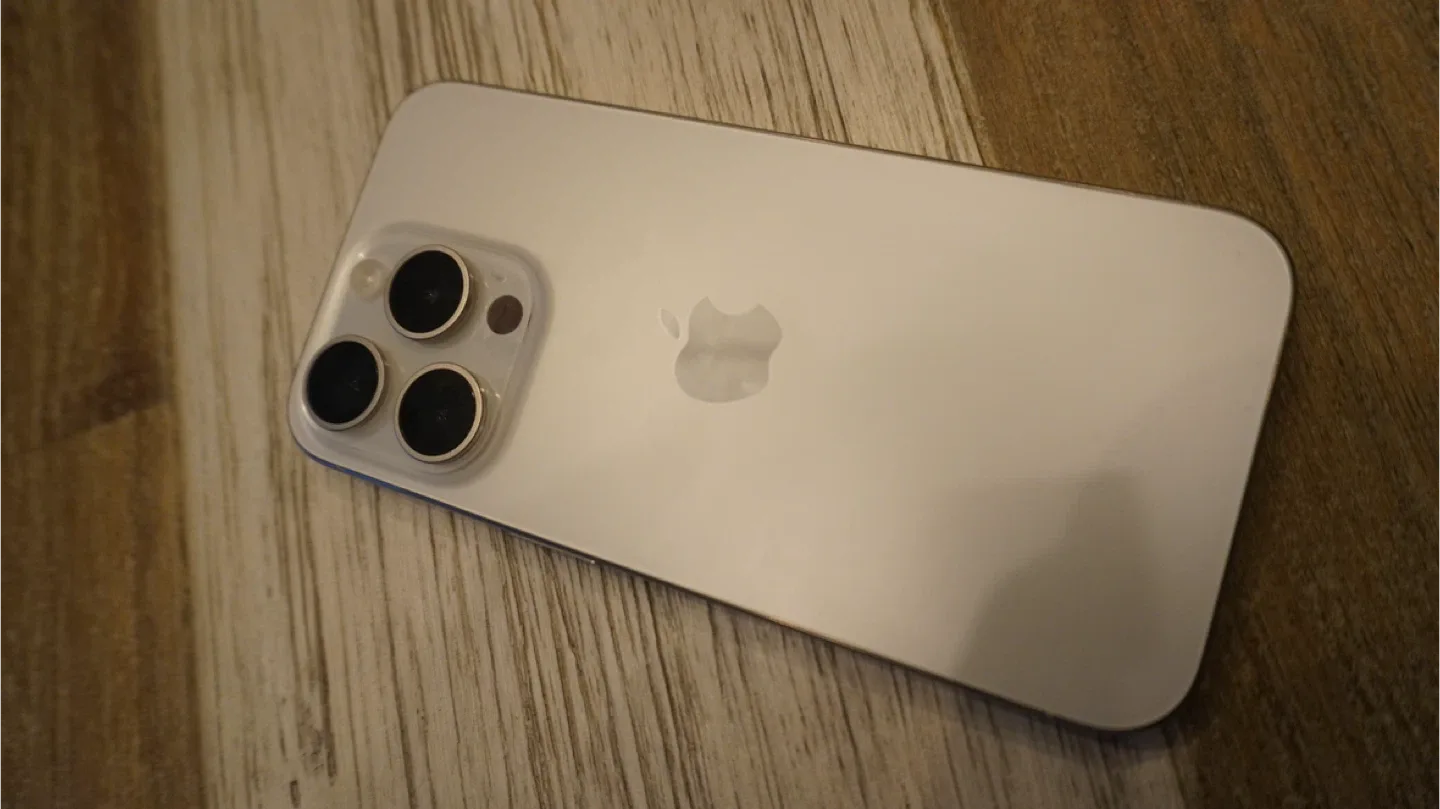 iPhone 15 Pro 1TB - Excellent Condition image indicator(3)