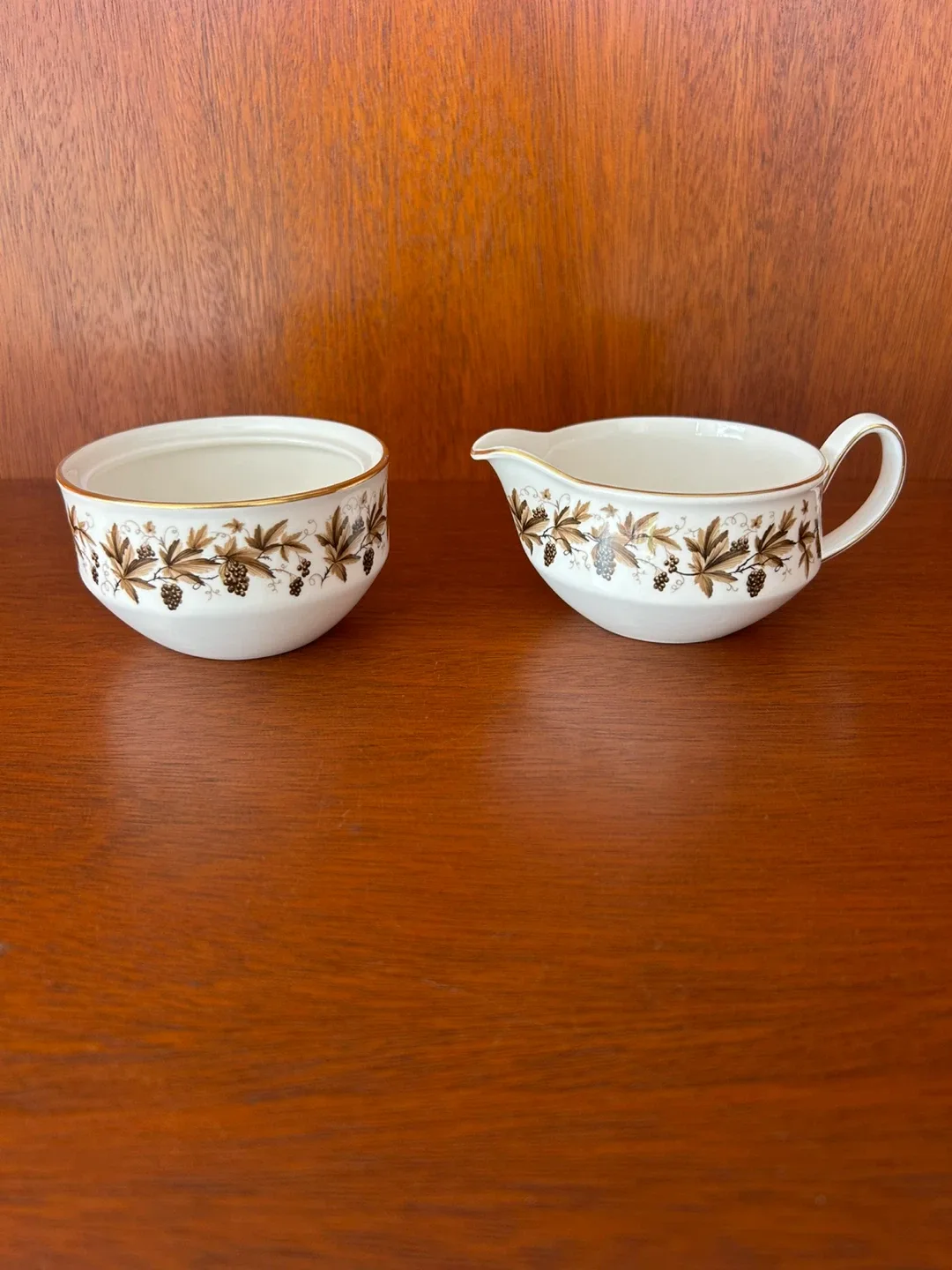 Wedgwood Autumn Vine Creamer and Sugar Bowl Set image indicator(6)