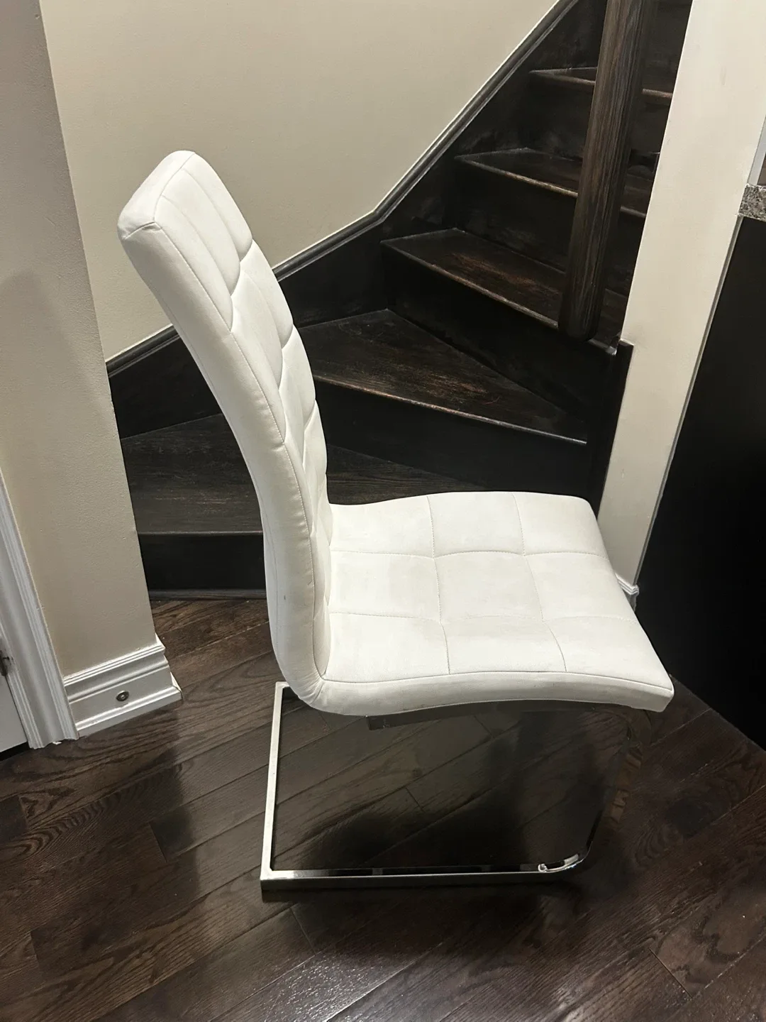 Set of 4 White Dining Chairs image indicator(4)