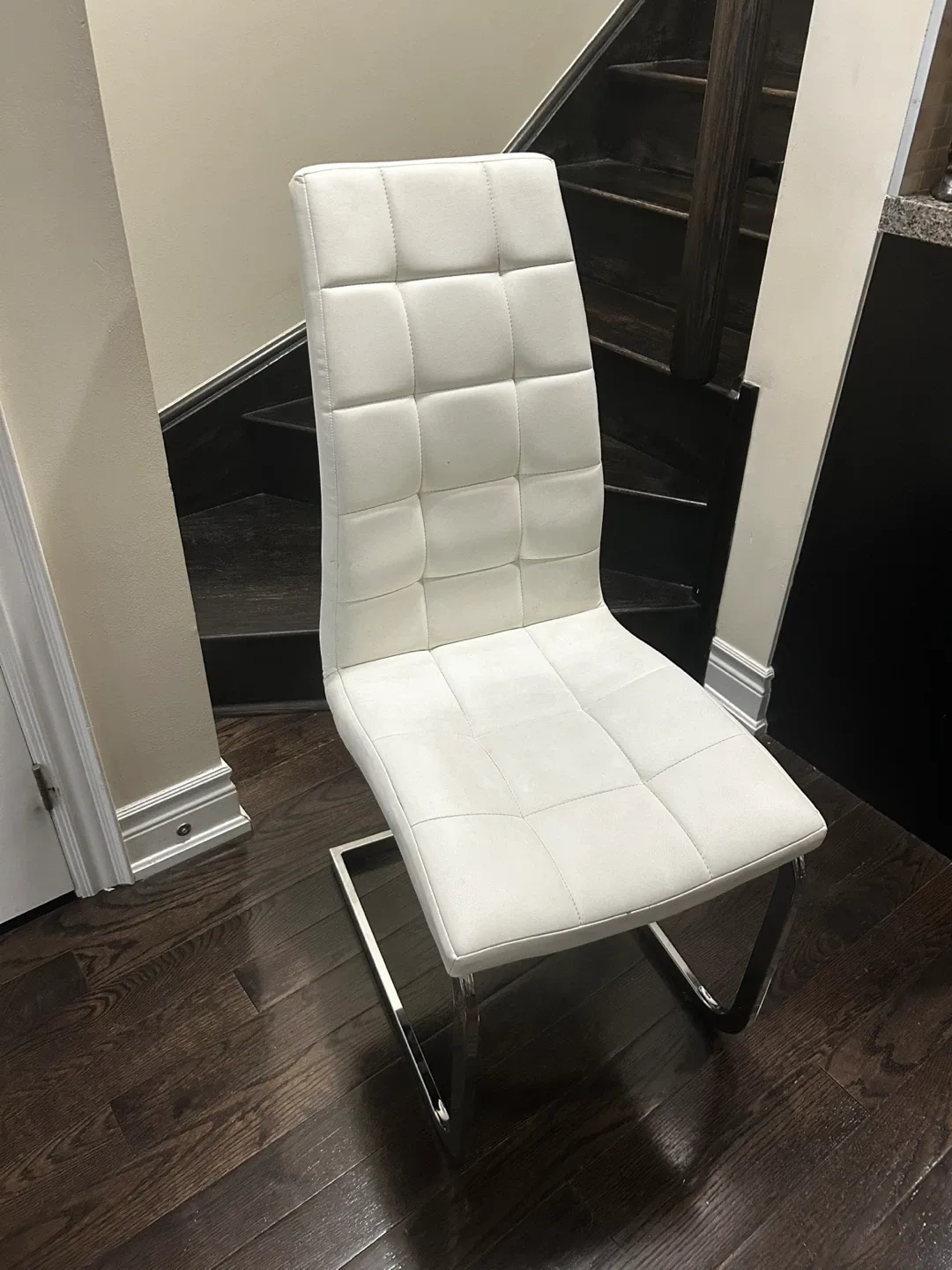 Set of 4 White Dining Chairs image indicator(5)