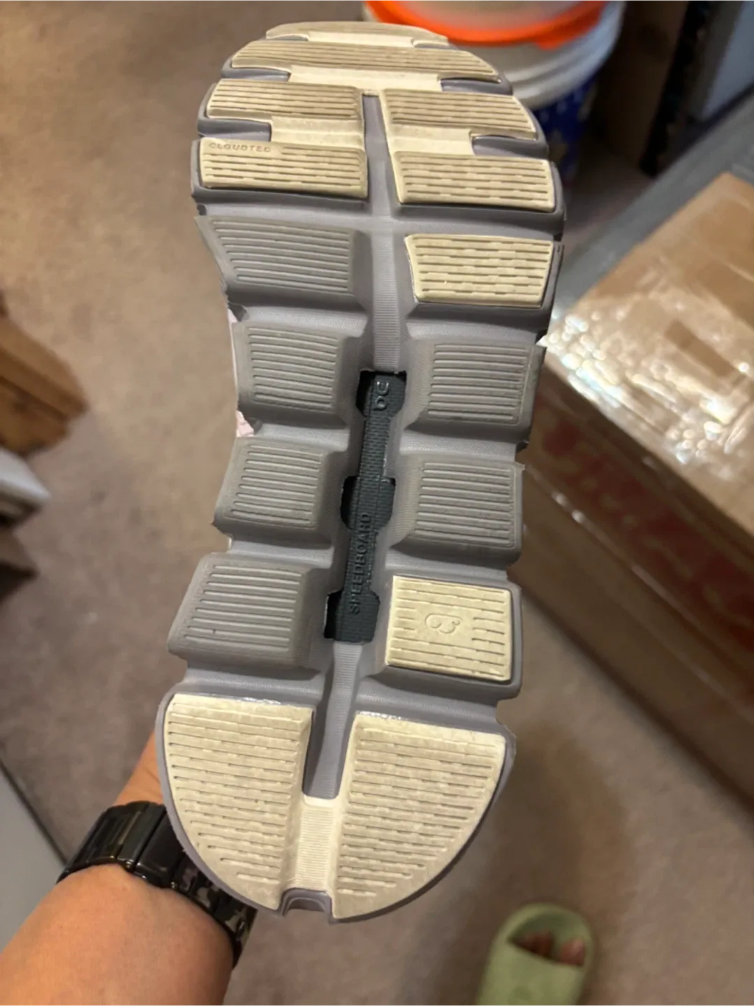 On Cloud Waterproof Women's Trail Running Shoes image indicator(4)