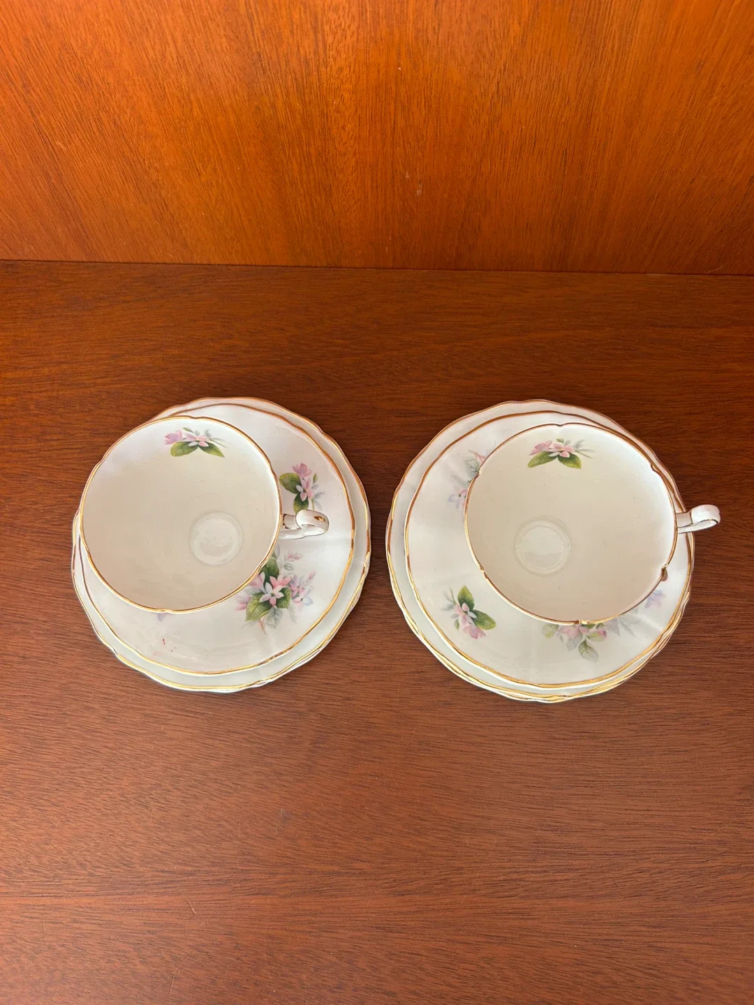 Floral Tea Cup and Saucer Set image indicator(2)