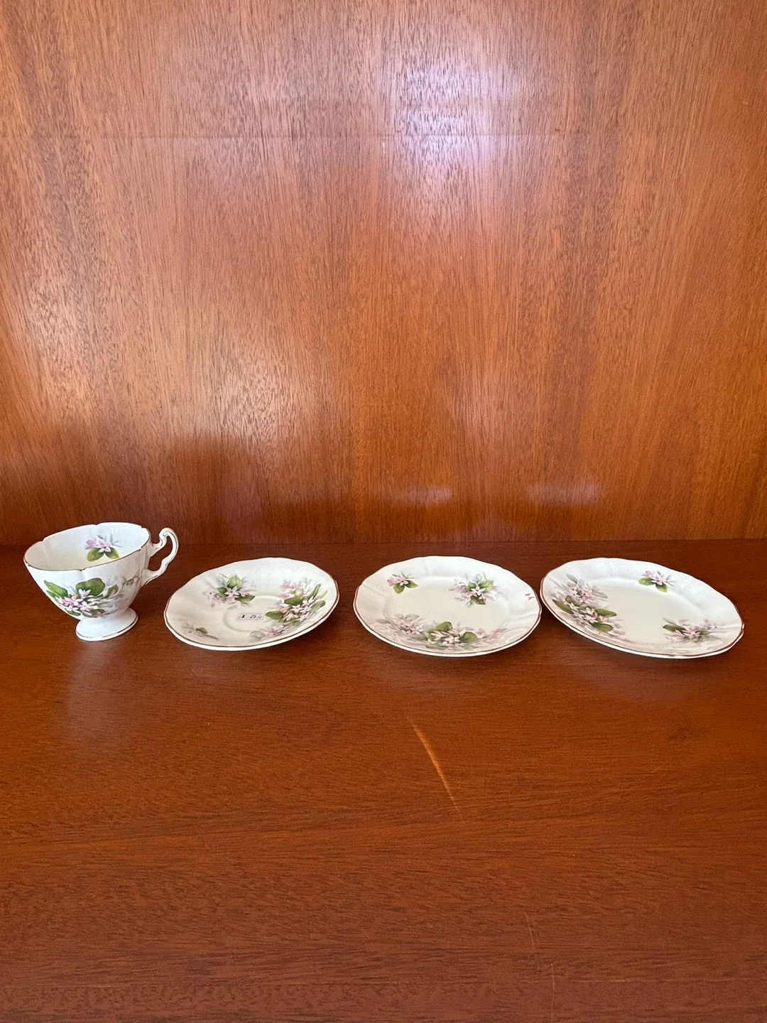 Floral Tea Cup and Saucer Set image indicator(5)