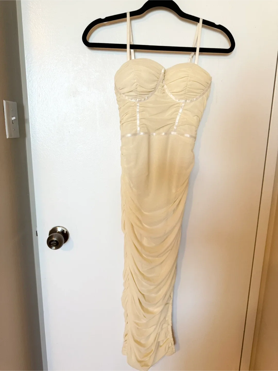 Beautiful dresses-Like New image indicator(4)