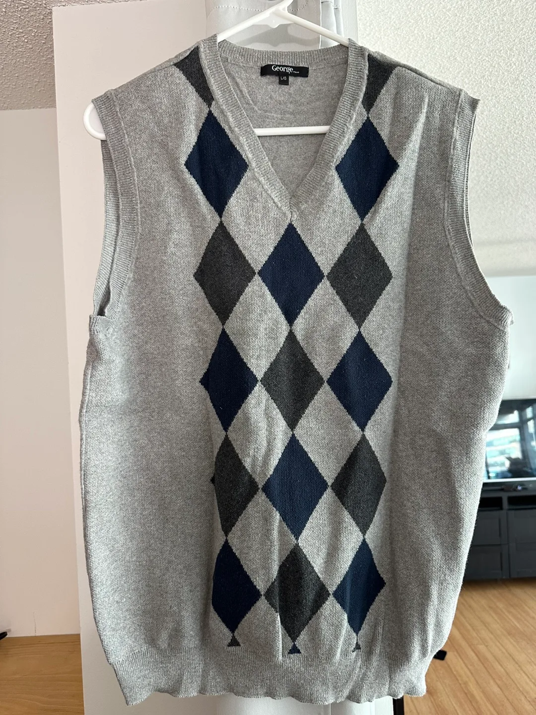 Sweater Vest - Size L/G thumbnail