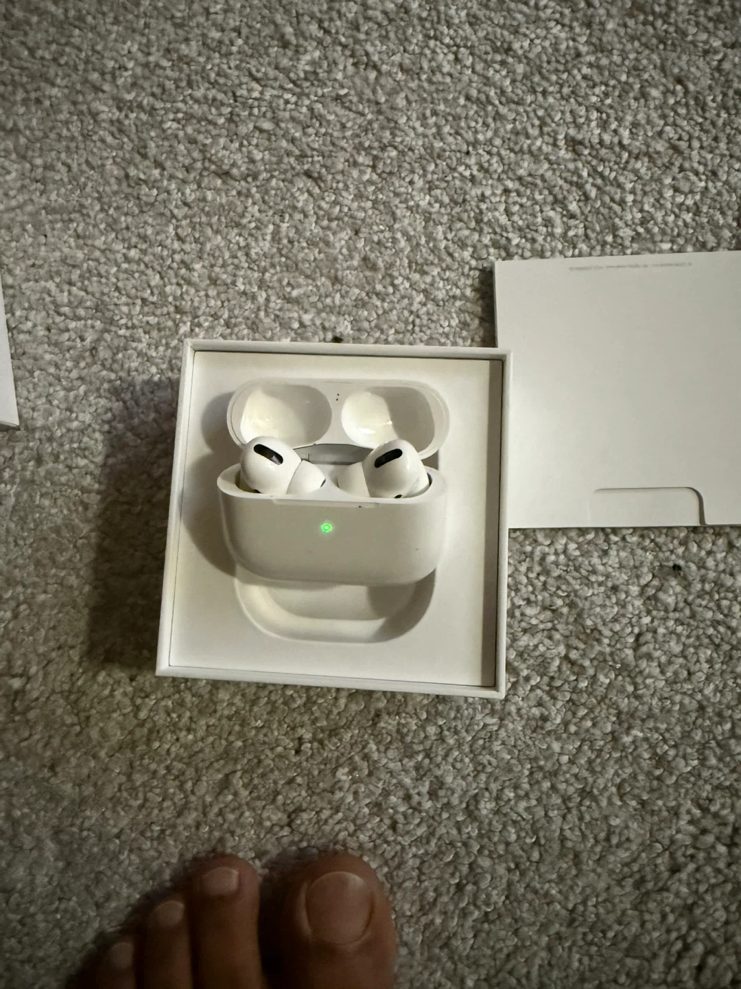 Apple AirPods Pro - photo 2