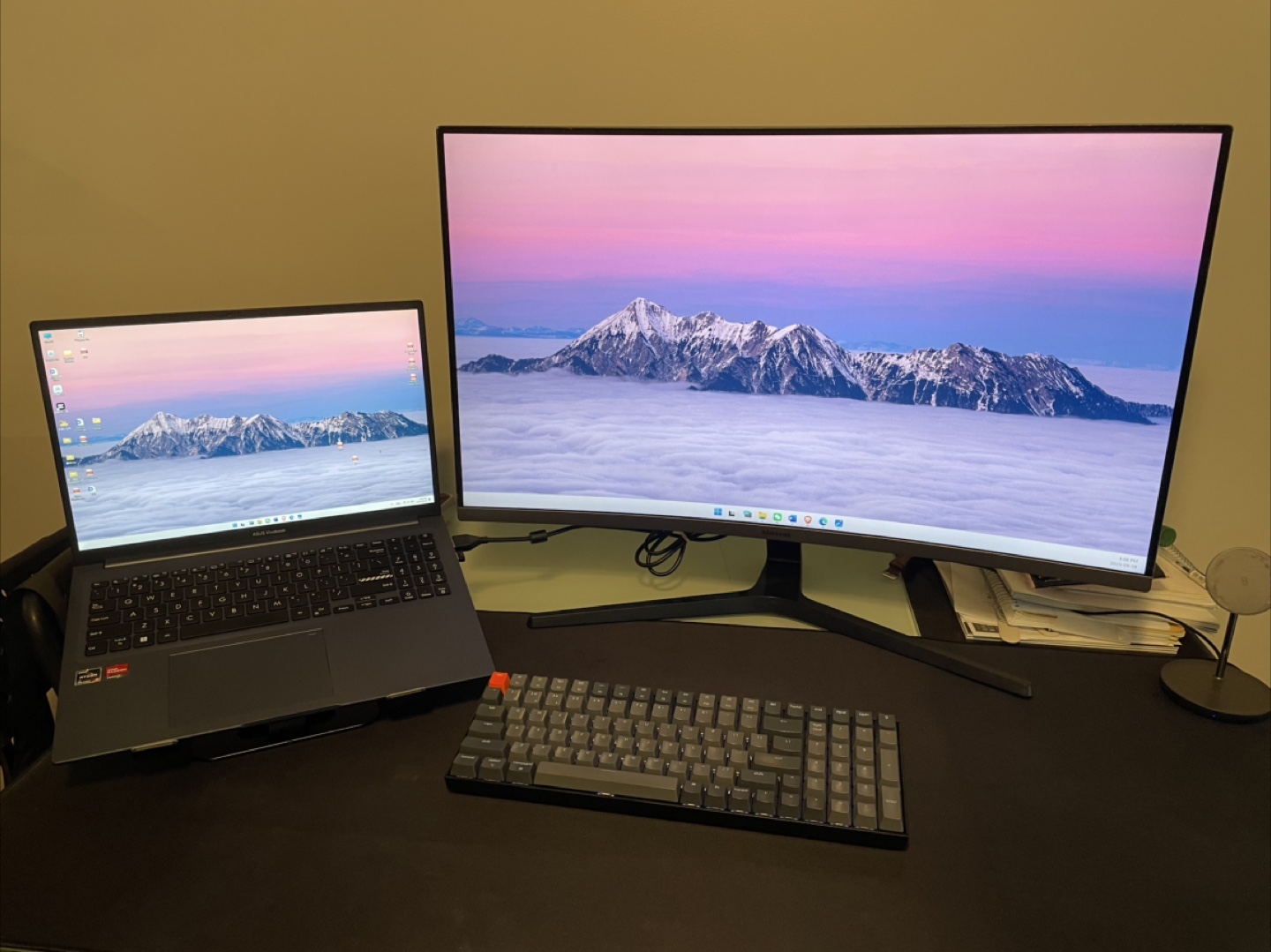 Samsung Curved Monitor - photo 2