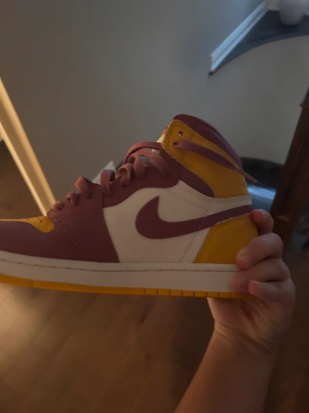 Nike Air Jordan 1 High, Yellow/Burgundy image indicator(2)