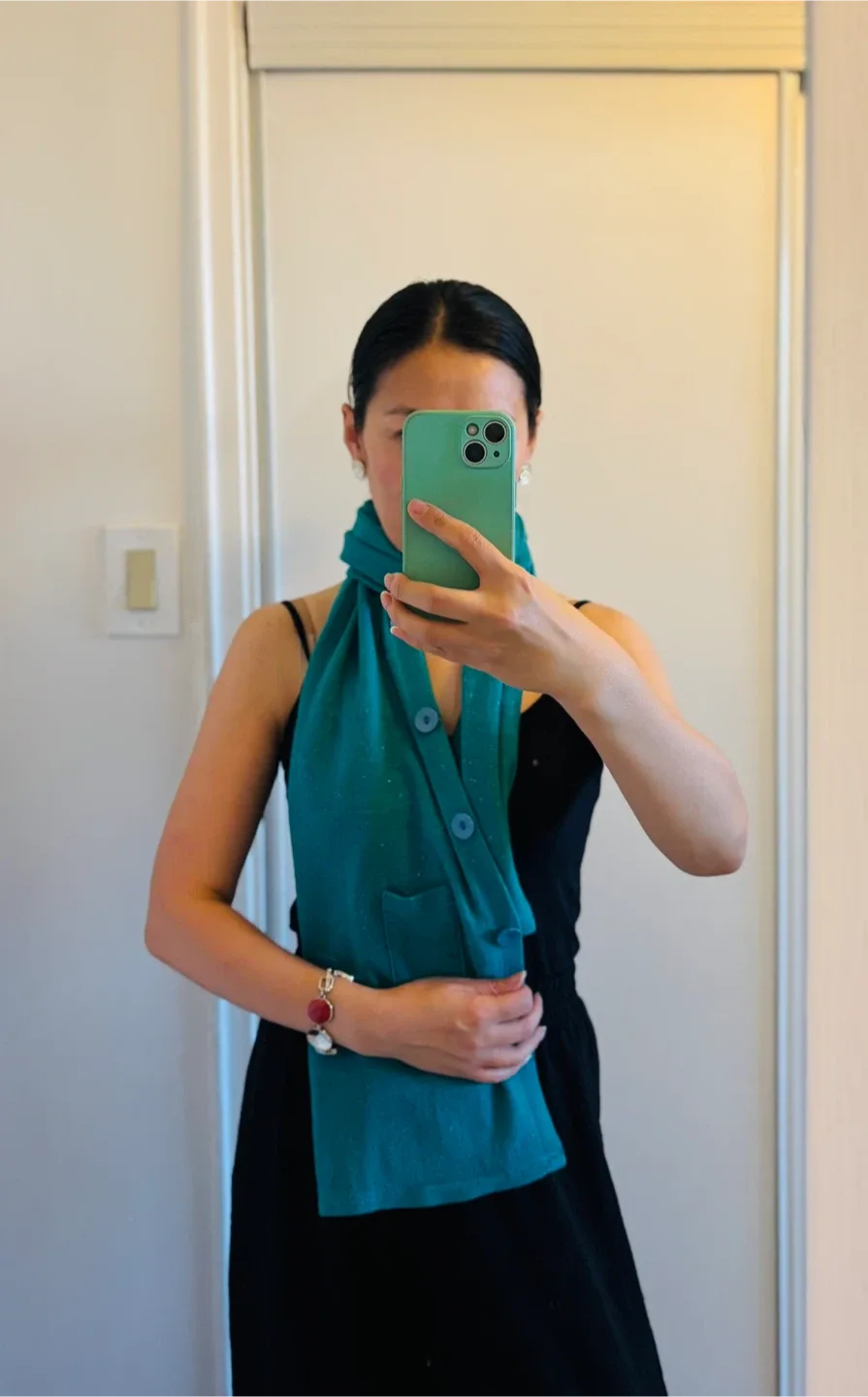 Bundle of 2 scarfs, both are great colors and so cozy!!😁🥰 thumbnail