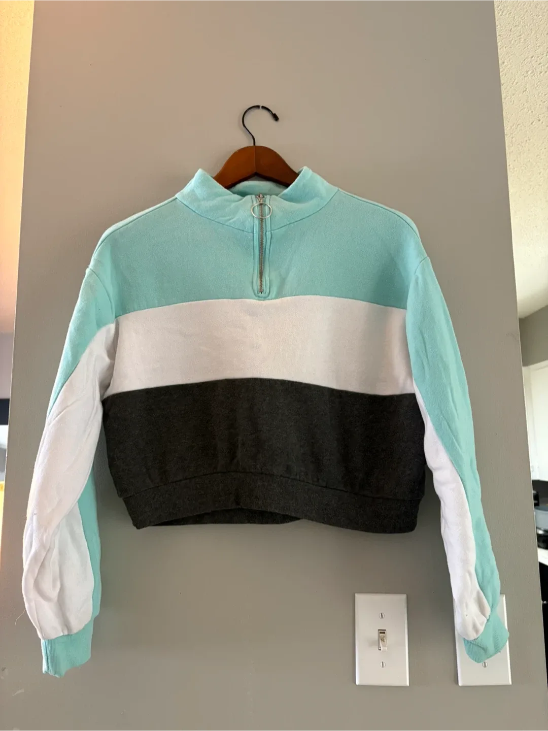 Streetwear Society /ACTIVE Crop Sweater - Size S thumbnail
