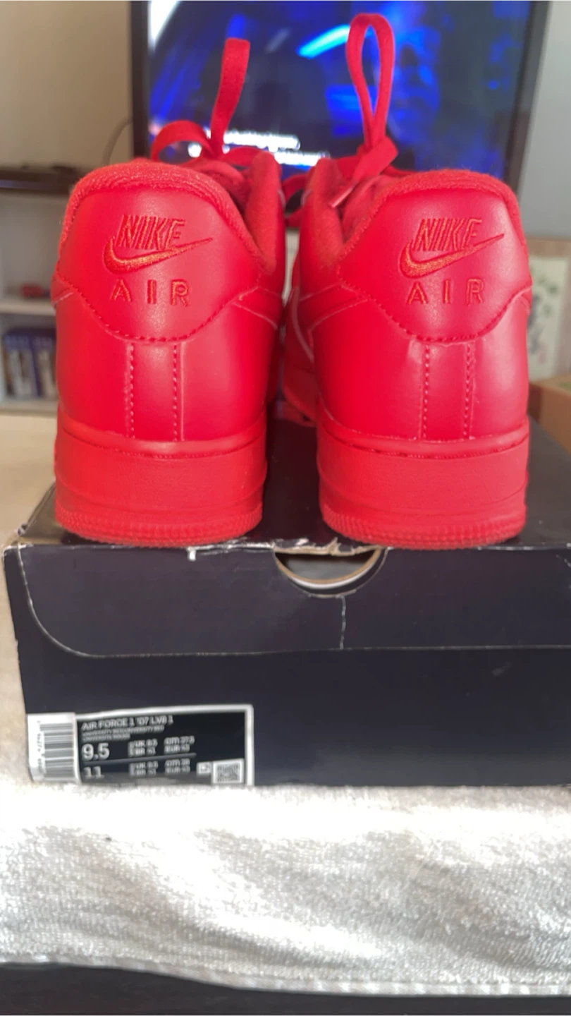 Nike Air Force 1 '07 LV8 Red Size 9.5