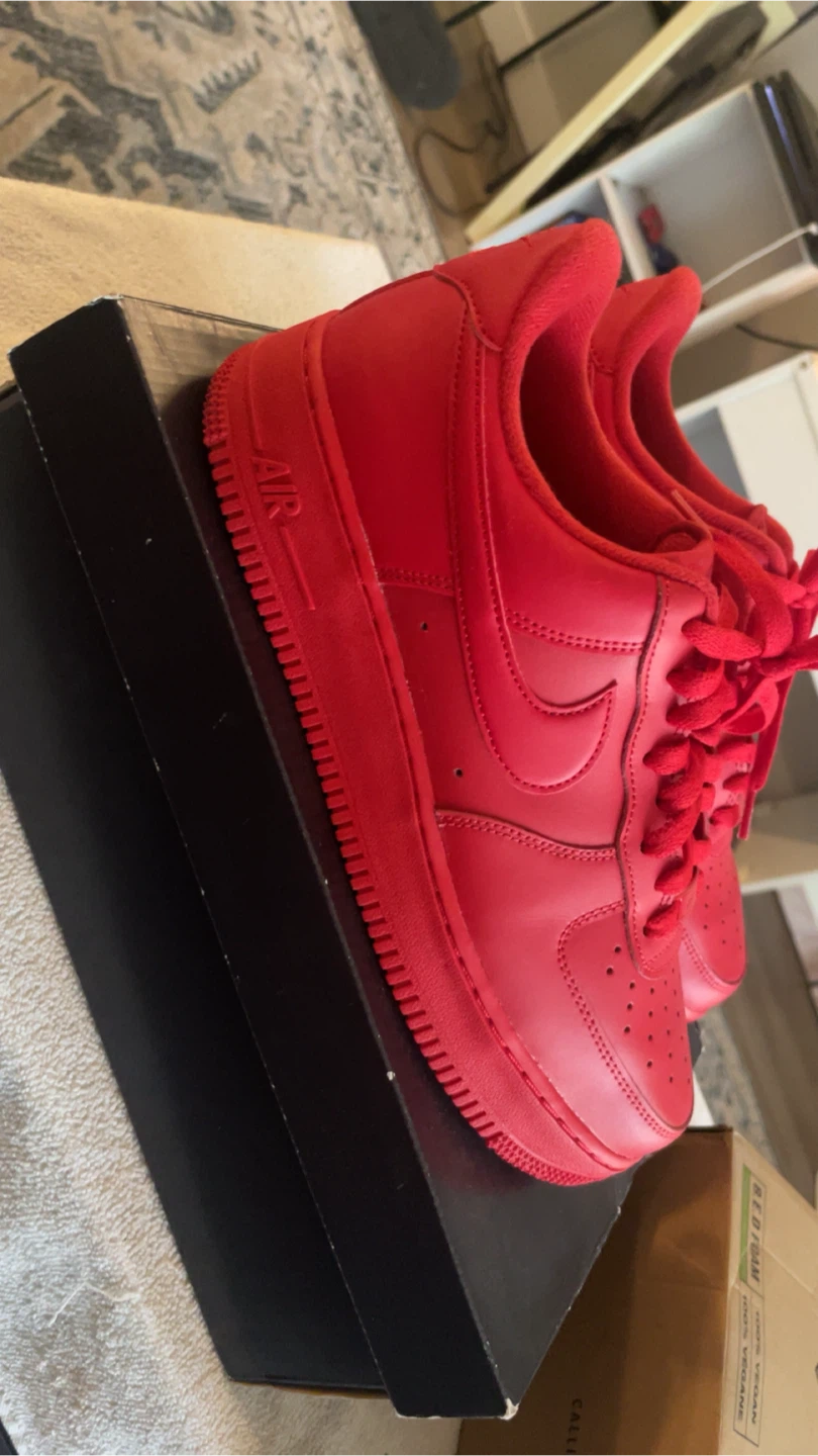 Nike Air Force 1 '07 LV8 Red Size 9.5 - photo 3