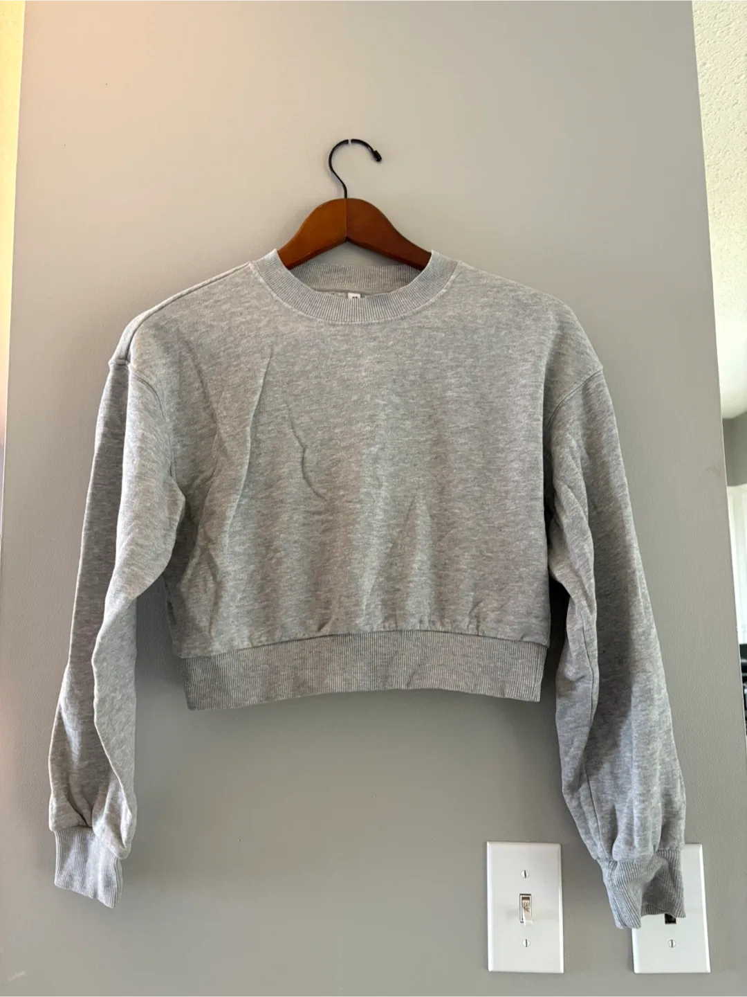 H&M Divided Cropped Sweatshirt - XS thumbnail