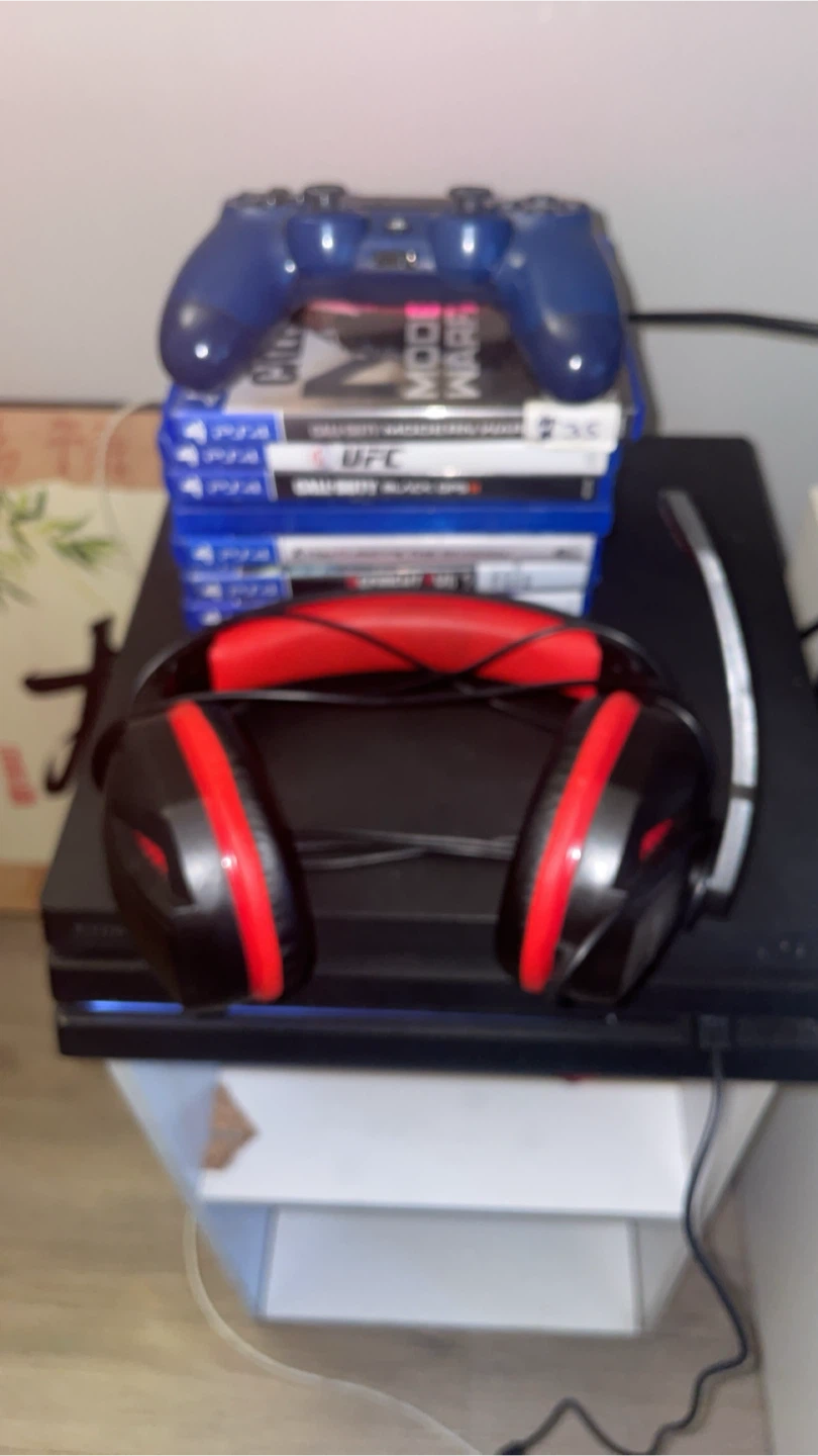 NEW PS4 pro 1TB /8games/ controller/headset - photo 3