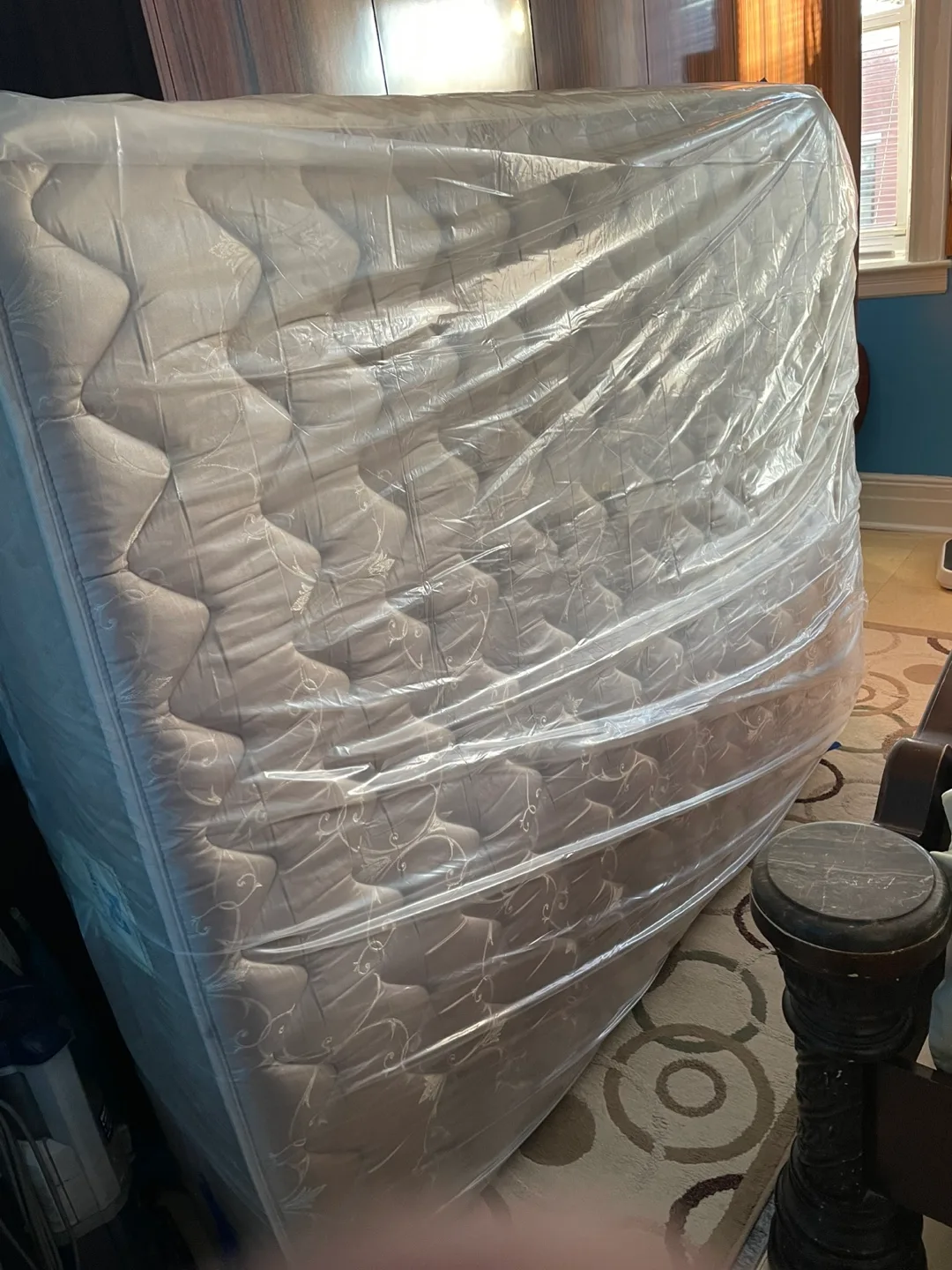 SEALY Queen Mattress in Great Condition thumbnail